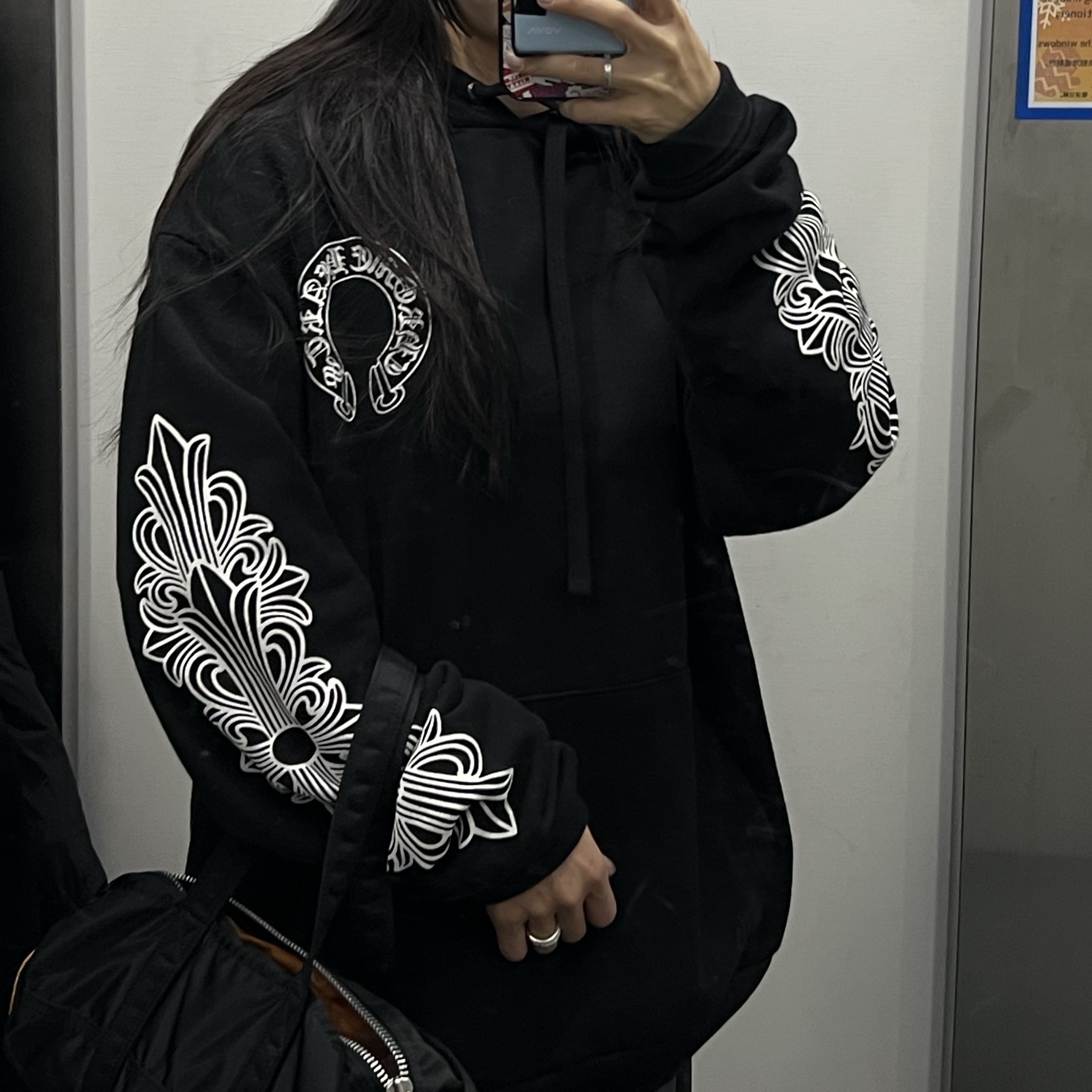 Chrome Hearts Horseshoe Floral Hoodie Black 착용 스타일