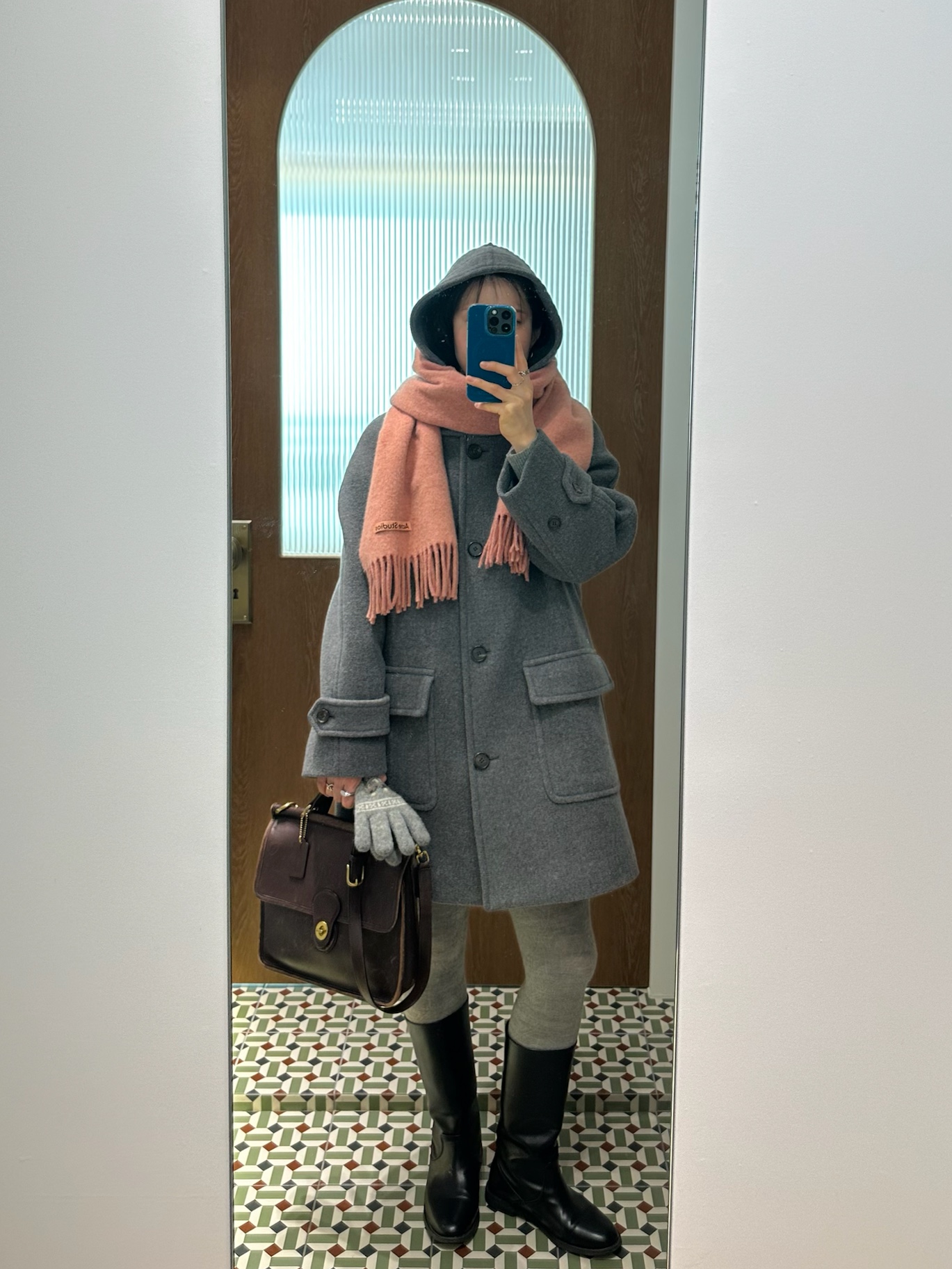 Acne Studios Narrow Wool Fringe Muffler Rose Melange, Dr. Martens 1461 Arcadia Leather Shoes Cherry Red Arcadia 착용 스타일 - 2