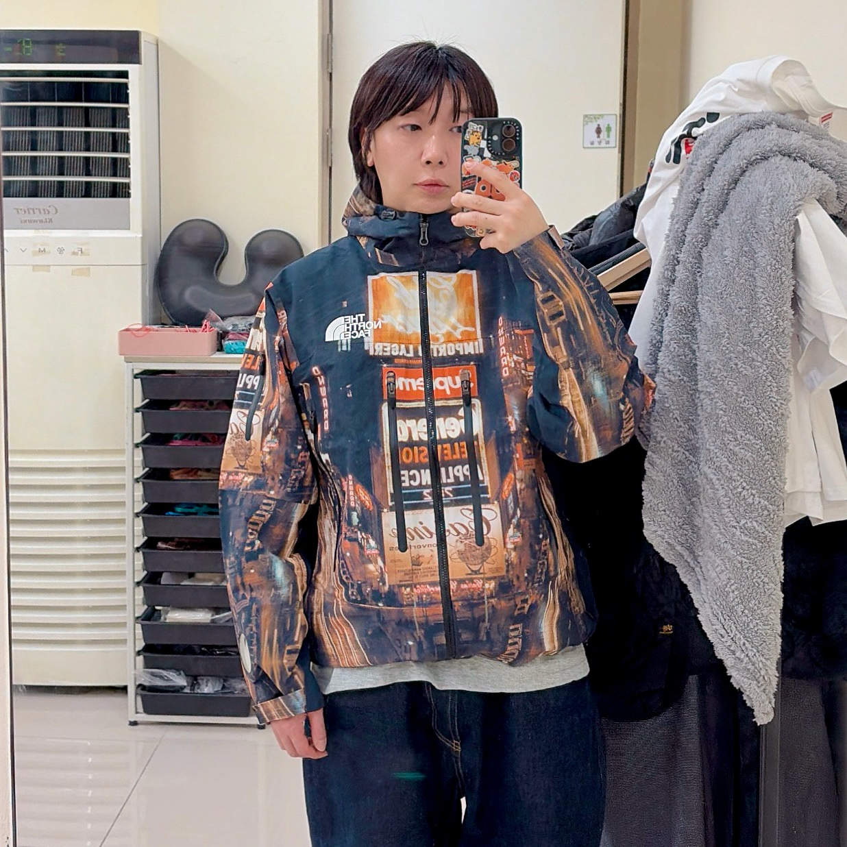 Supreme Rigid Baggy Selvedge Jean Rigid Indigo - 23FW, Supreme x The North Face Taped Seam Shell Jacket Times Square - 22FW 착용 스타일 - 2