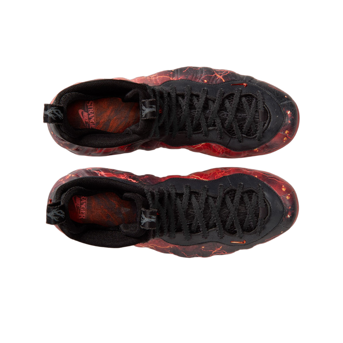 나이키 x 기묘한 이야기 에어 폼포짓 원 블랙 브라이트 크림슨(Nike x Stranger Things Air Foamposite One Black Bright Crimson) - 2