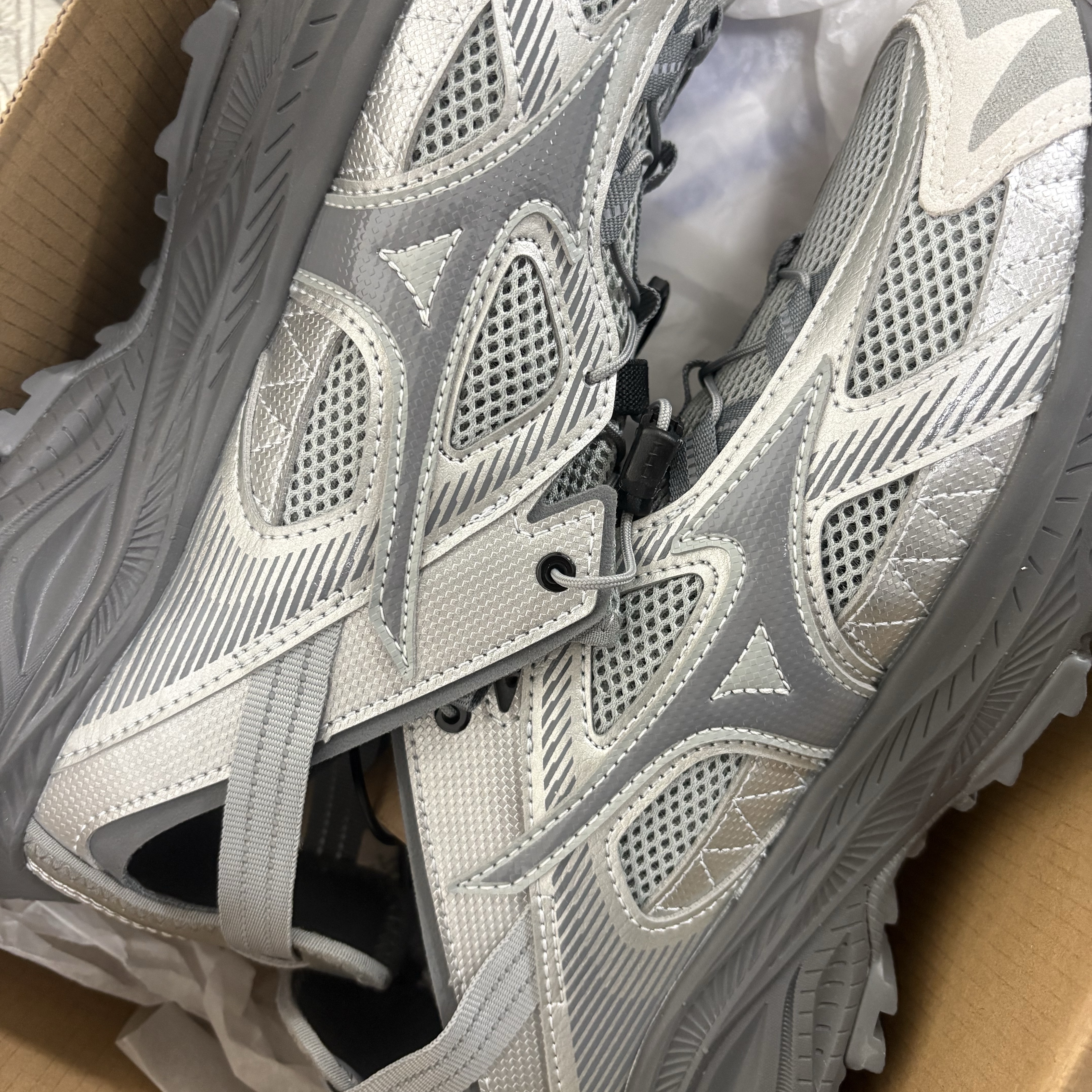 Mizuno Racer Trail SE Silver Grey 착용 스타일