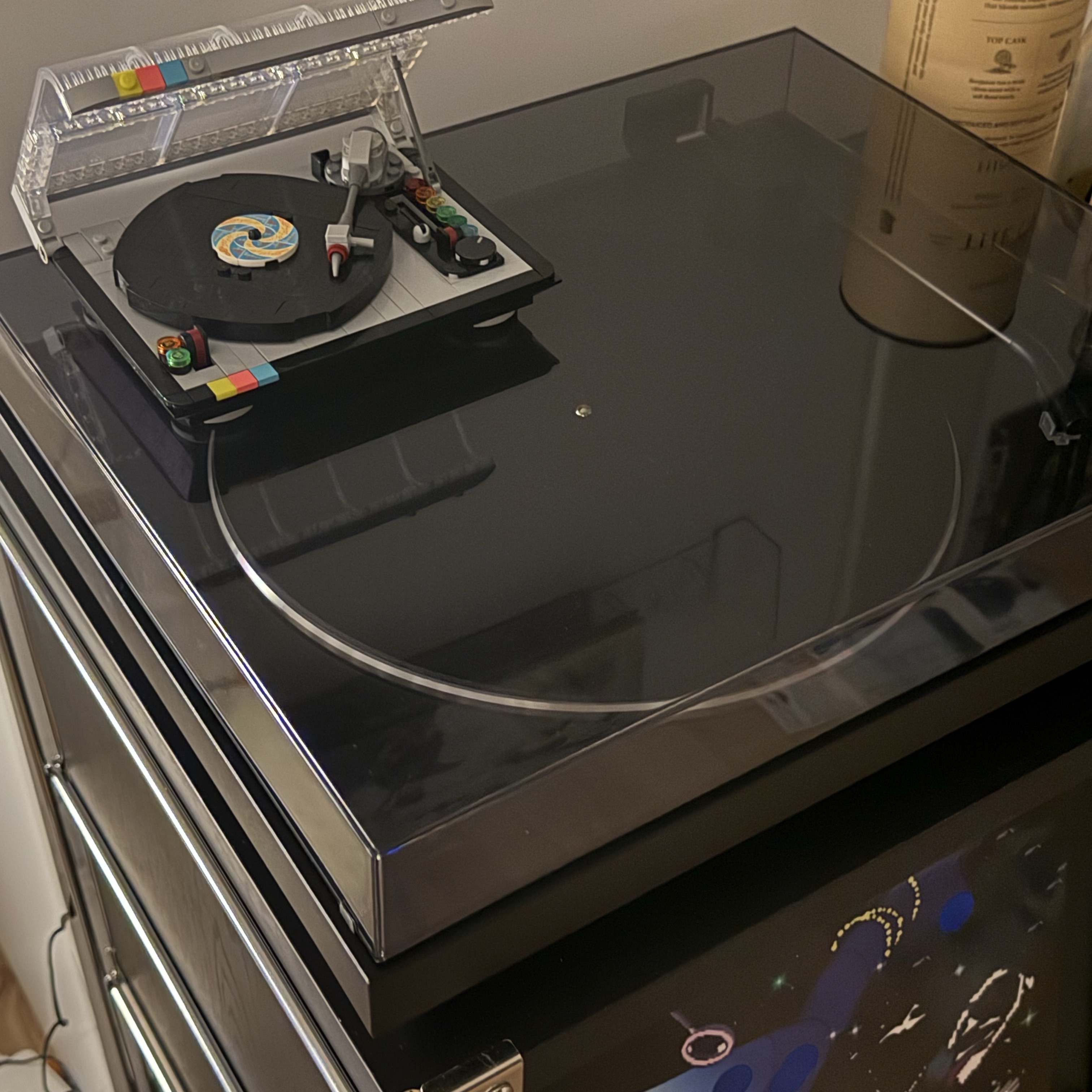 Lego Retro Record Player, Hanroro 1st EP Take Off E Blue Marble 착용 스타일