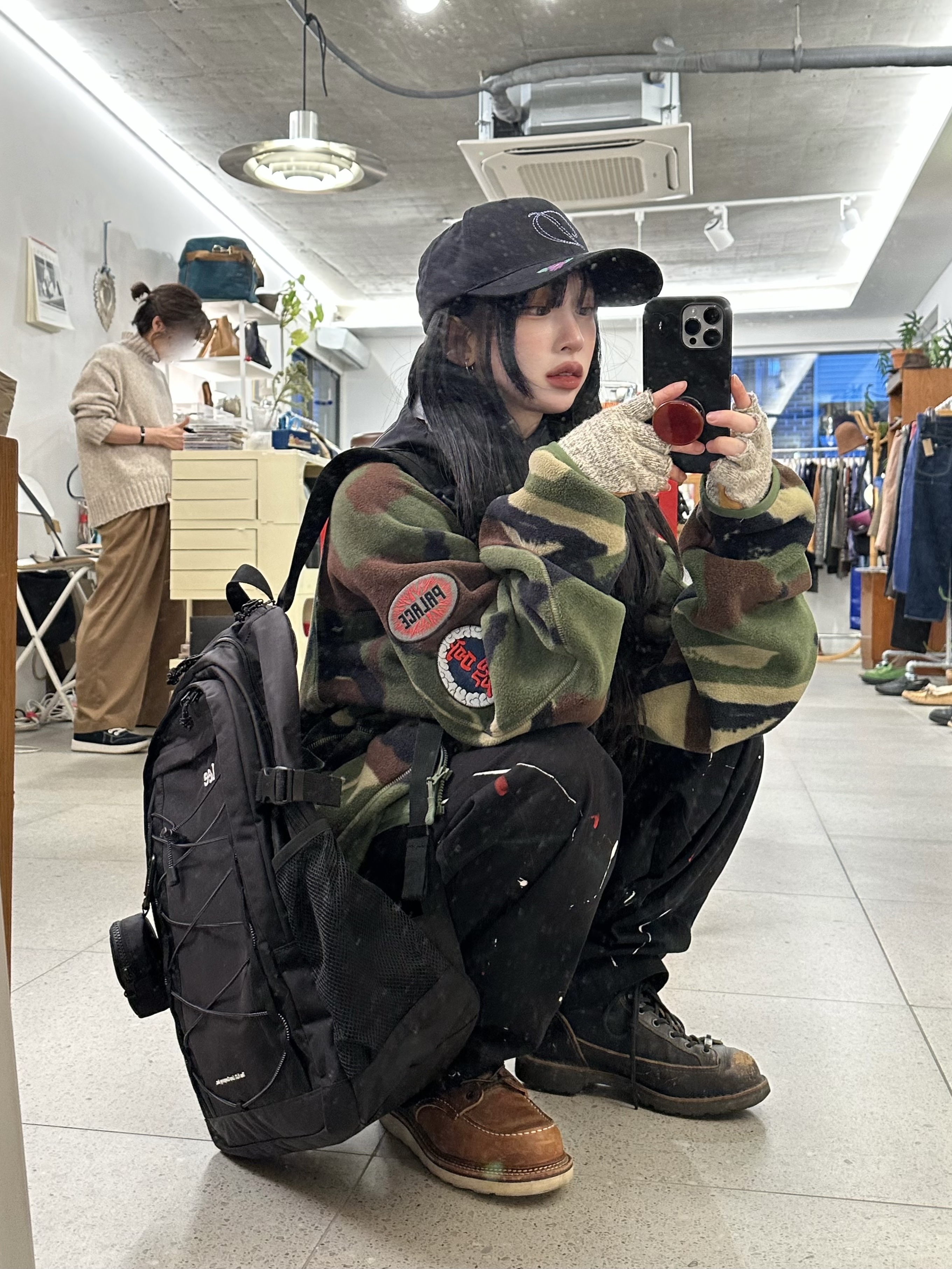 Palace Gore-Tex 3L Showerman Hood Black - 25SS, Red Wing 6 Inch Classic Moc Toe 1907 Copper Rough & Tough - D 착용 스타일 - 4