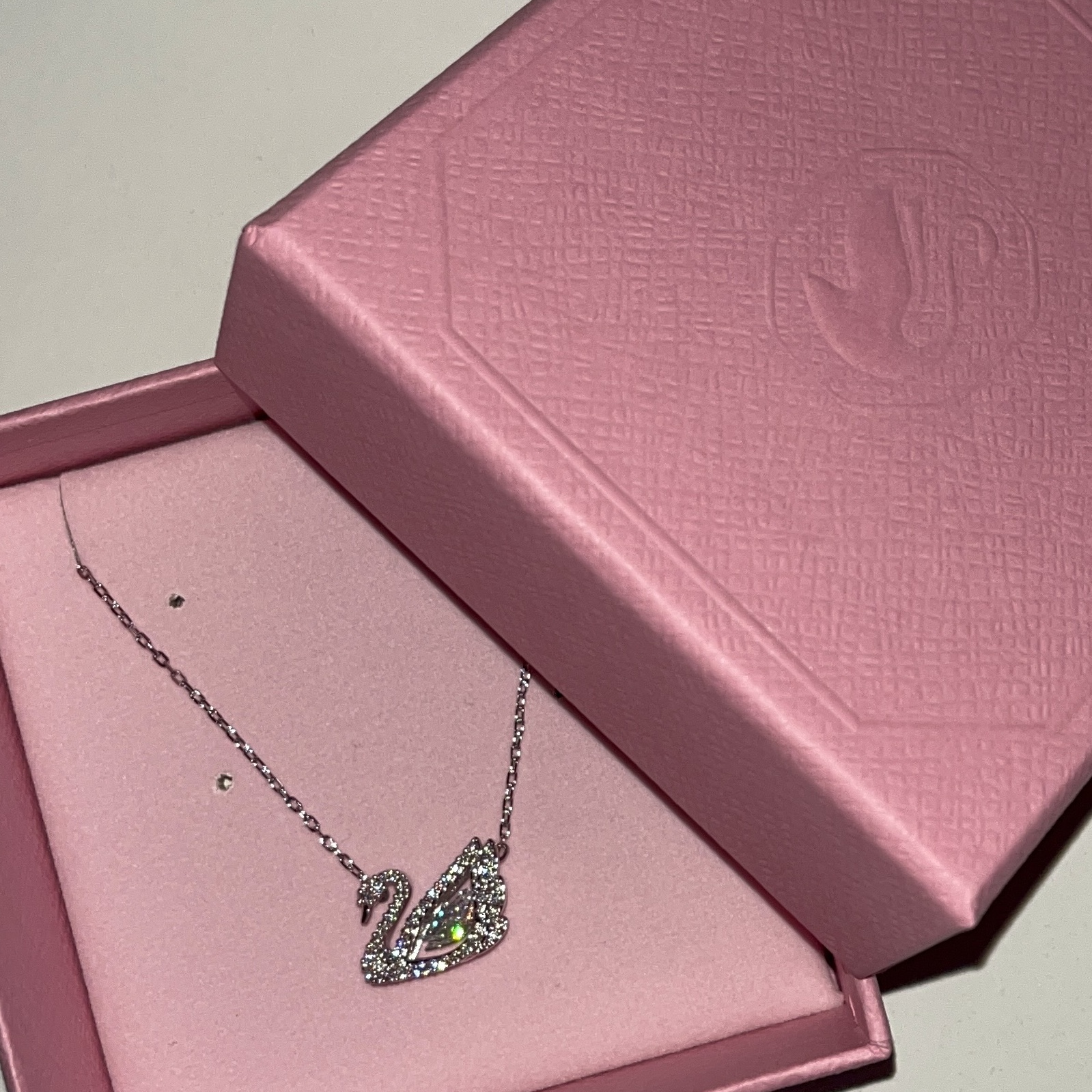 (W) Swarovski Dancing Swan Necklace White Rhodium Plated 착용 스타일