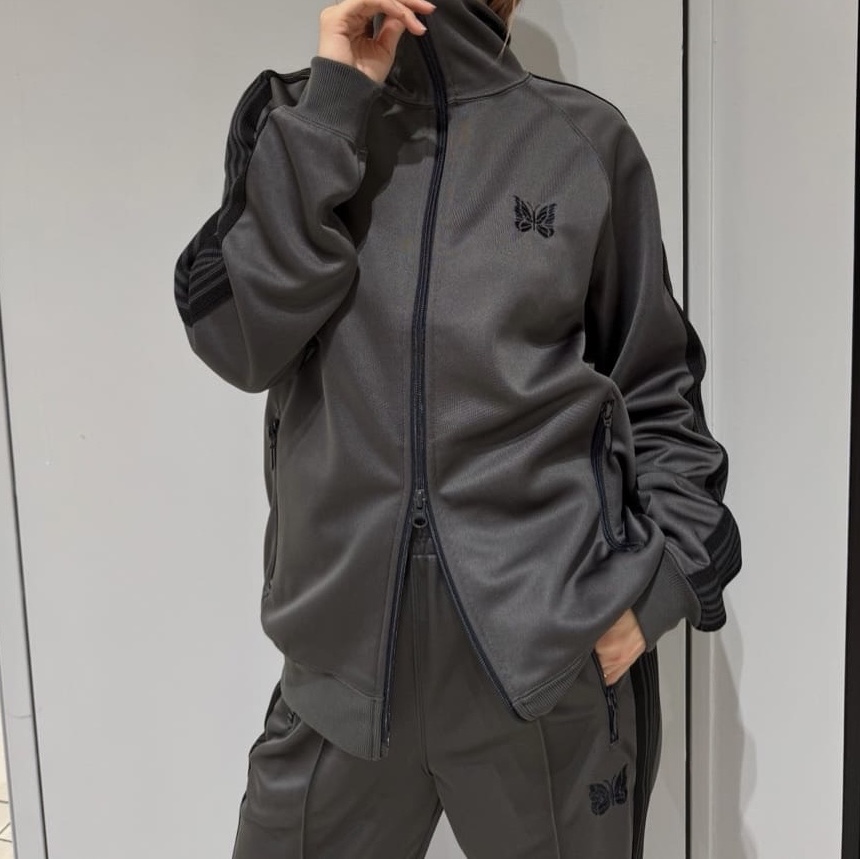 Needles Track Jacket Poly Smooth Charcoal 착용 스타일 - 2