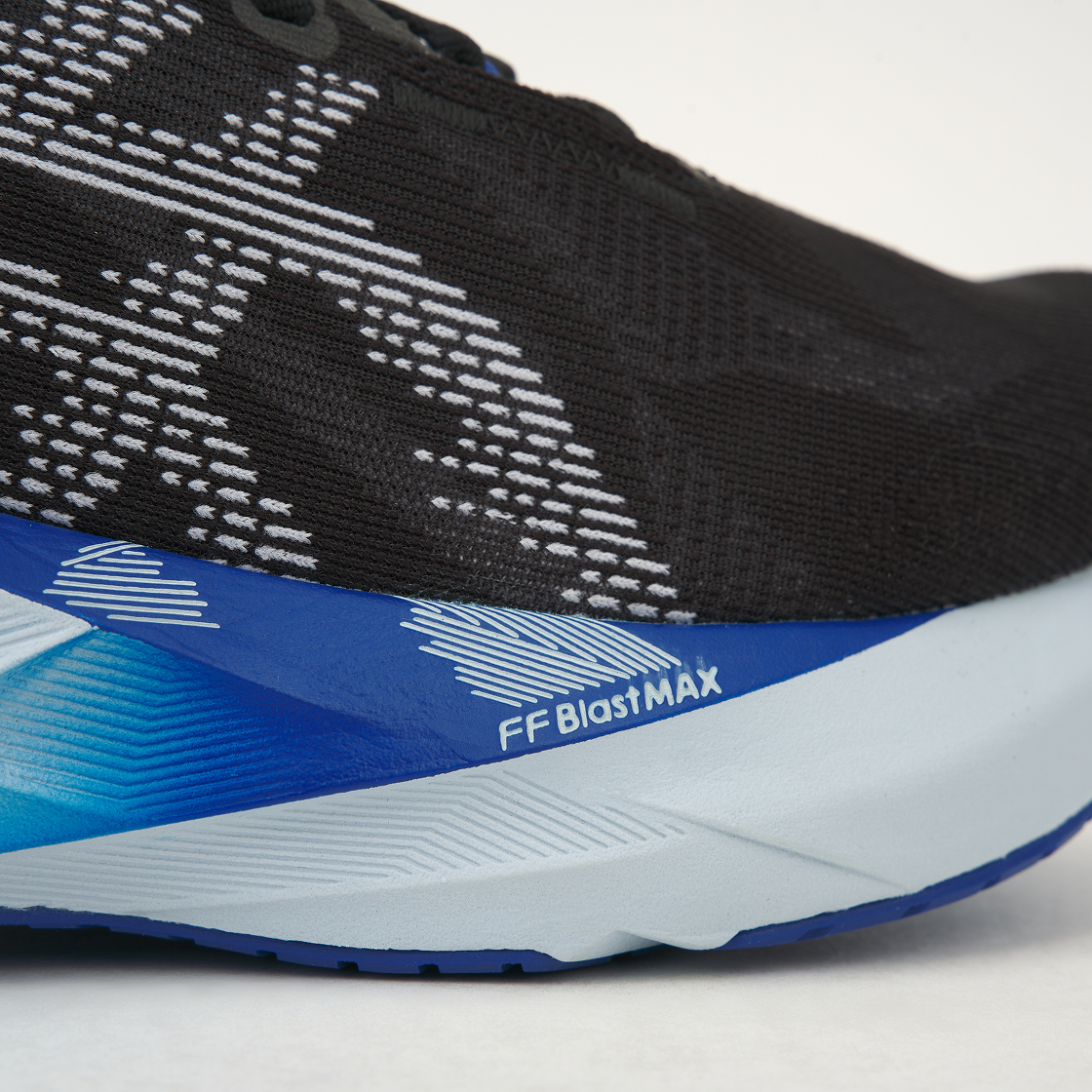 아식스 노바블라스트 5 블랙 화이트(Asics Novablast 5 Black White) - 8