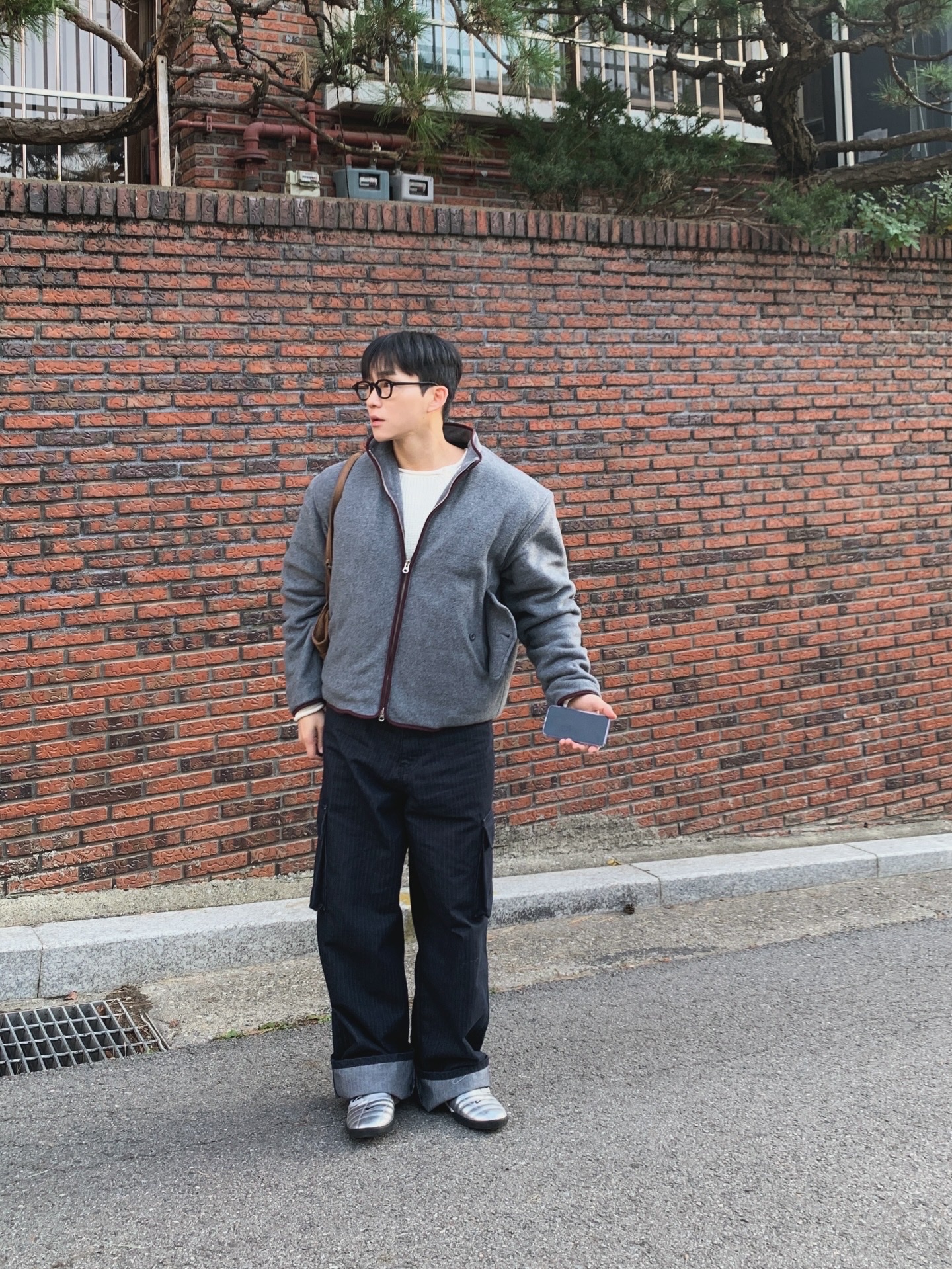 Gentle Monster Kubo 01 Black, Nike Total 90 III SP Metallic Silver and Black 착용 스타일 - 3