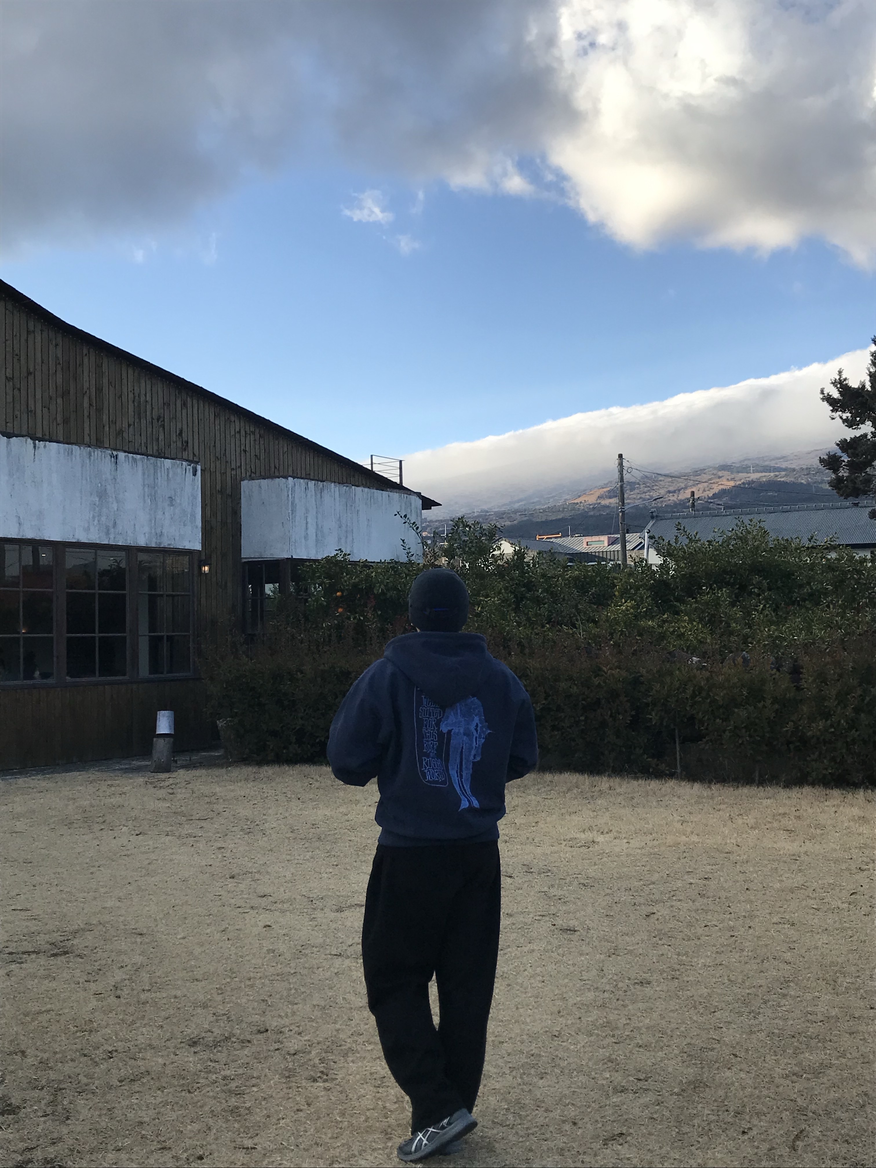 Stussy Well Suited Zip Hoodie Navy, Gentle Monster x Maison Margiela MM004 Black Black 착용 스타일 - 2