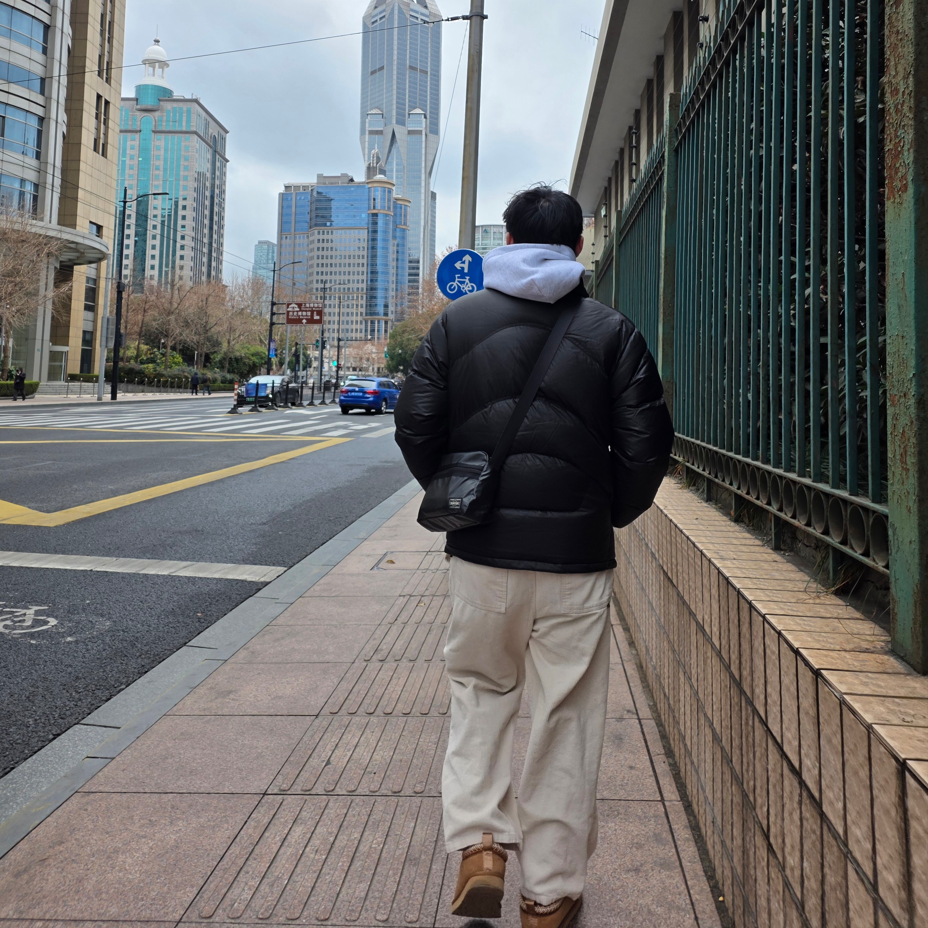 Salomon Contour Down Jacket Black, IAB Studio 25 Hoodie Light Gray Navy 착용 스타일
