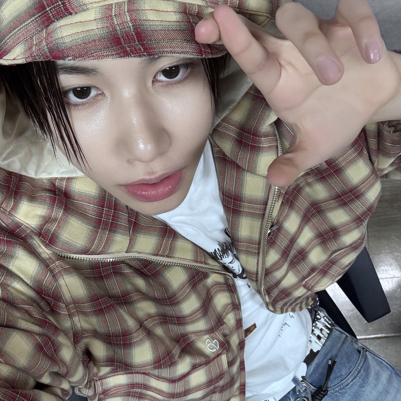 NOMANUAL Check Hooded Jacket Burgundy 착용 스타일