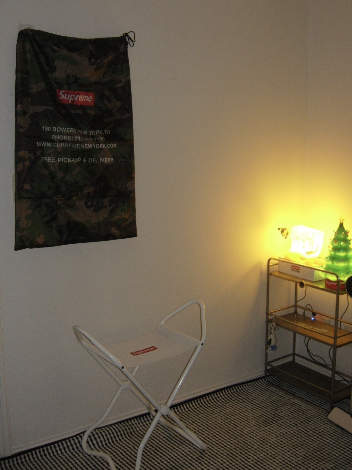 슈프림 x 렉터스 뉴 마켓 스툴 화이트 - 25FW | Supreme | KREAM