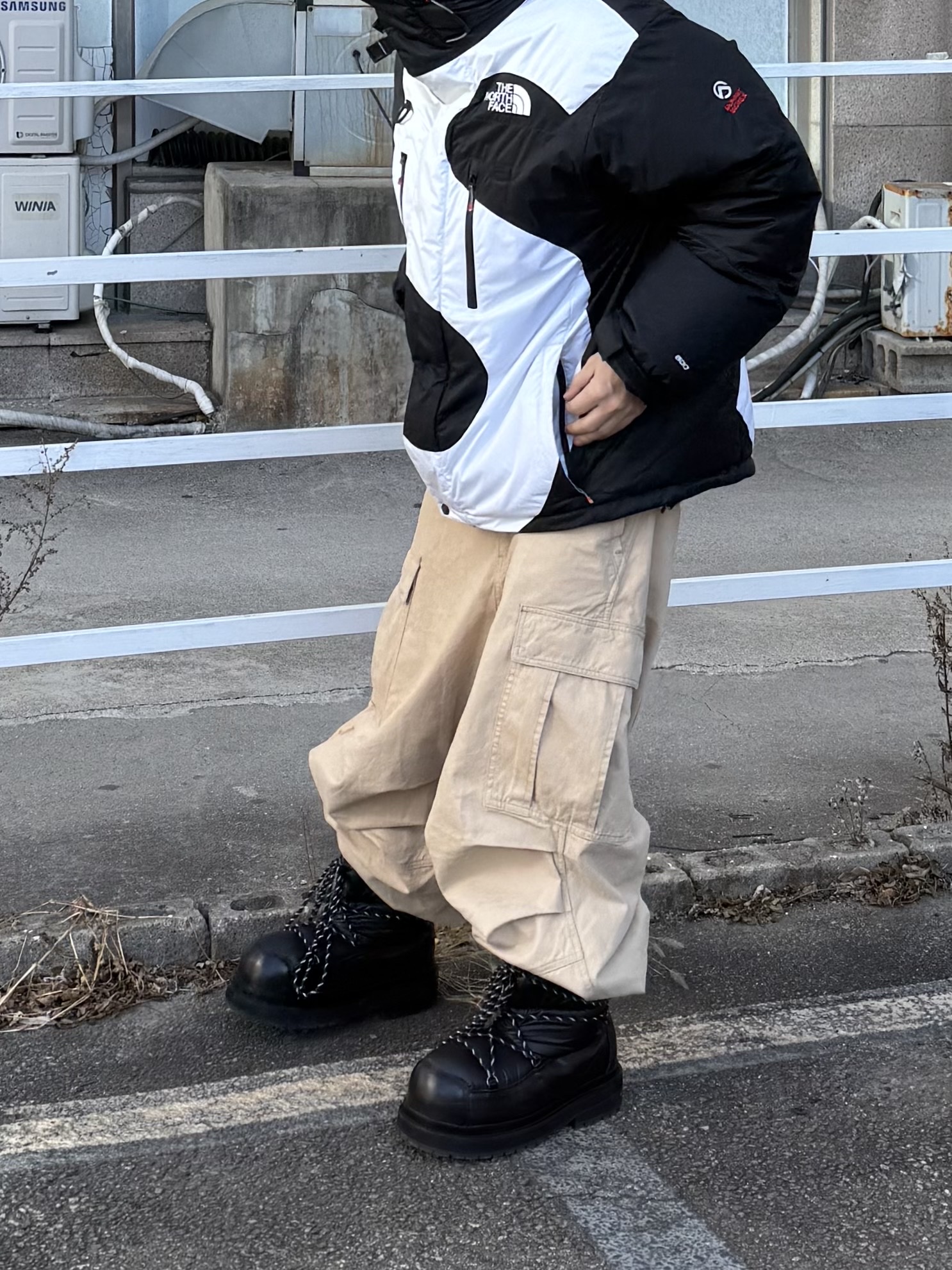 Supreme x The North Face S Logo Summit Series Himalayan Parka Black - 20FW 착용 스타일 - 3