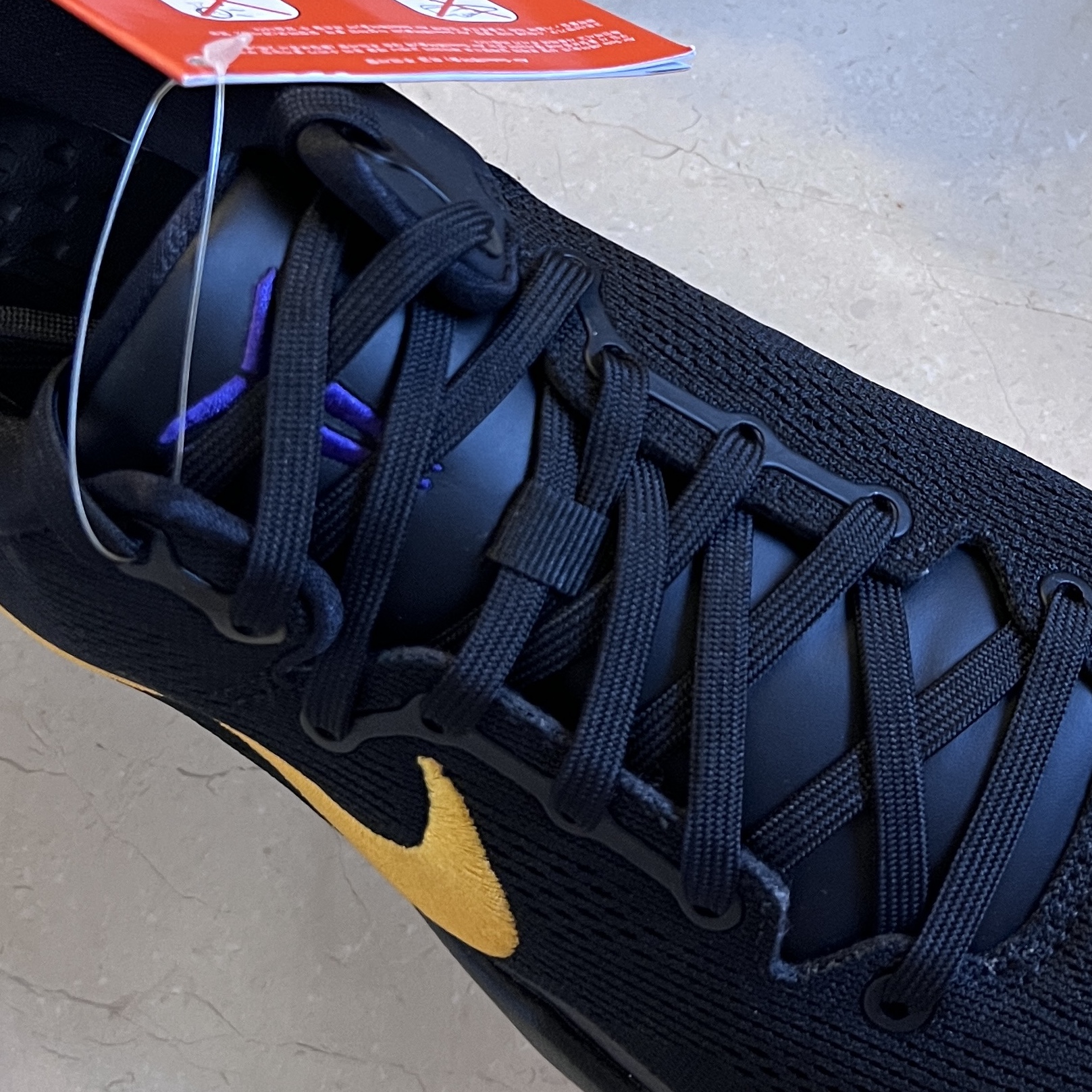 Nike Kobe 8 Protro Black and University Gold 착용 스타일
