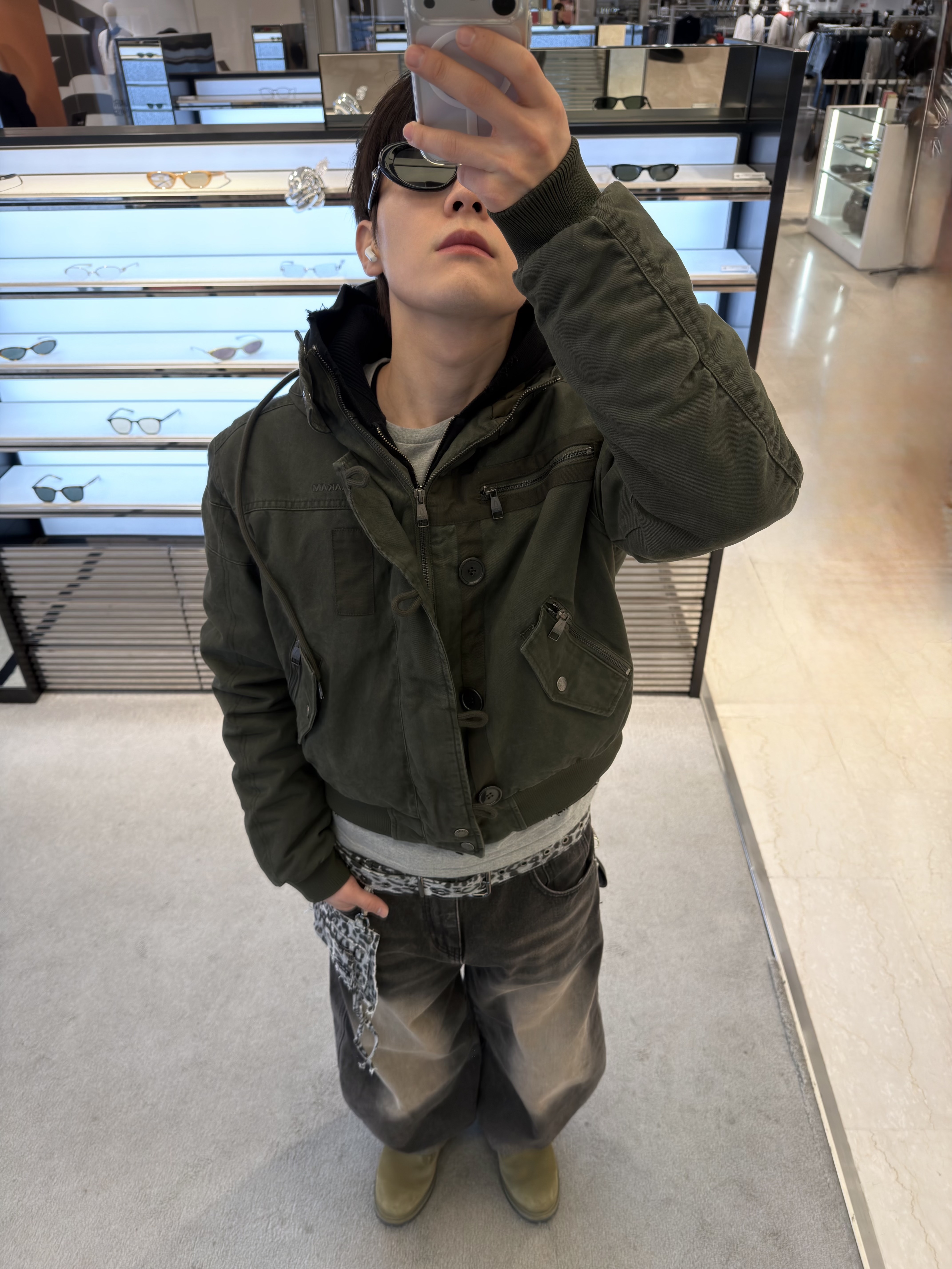 Gentle Monster Loco 01 Black Black, Timberland Premium 6 Inch Waterproof Boot Dark Green Nubuck 착용 스타일 - 1