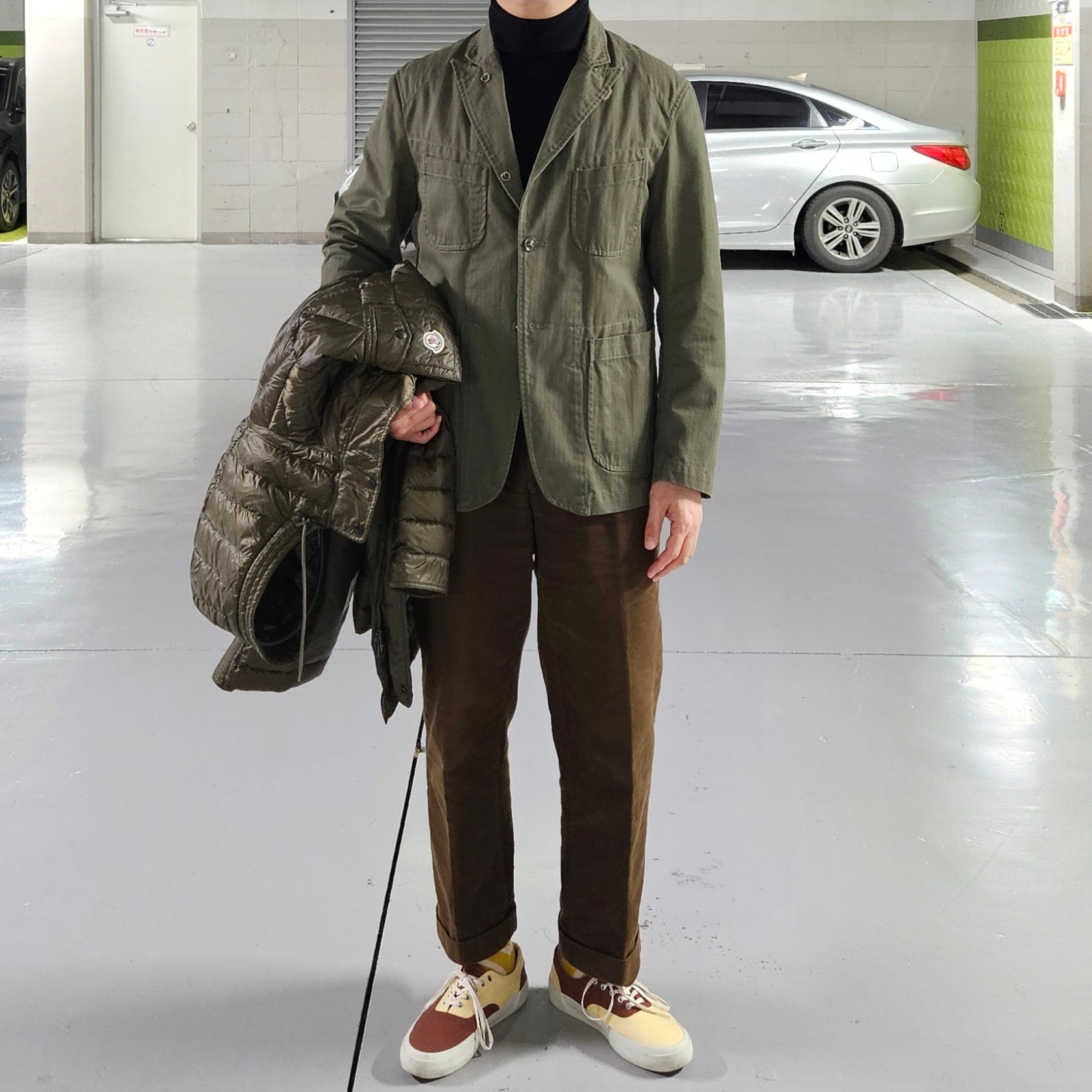 Rolex Submariner 41mm 124060 Black Oyster 착용 스타일 - 2