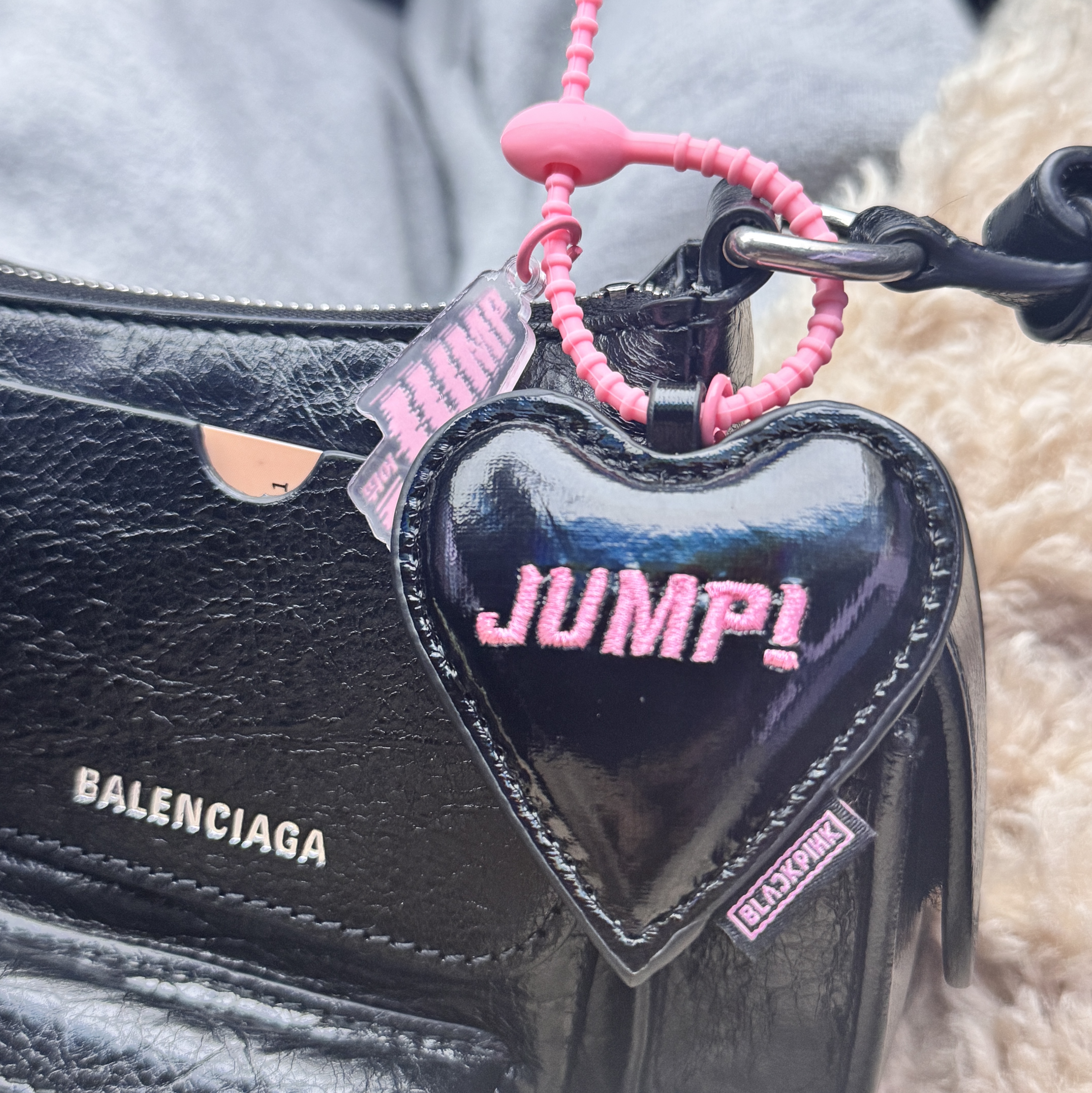 Blackpink Jump Cushion Keyring Jump Pink 착용 스타일