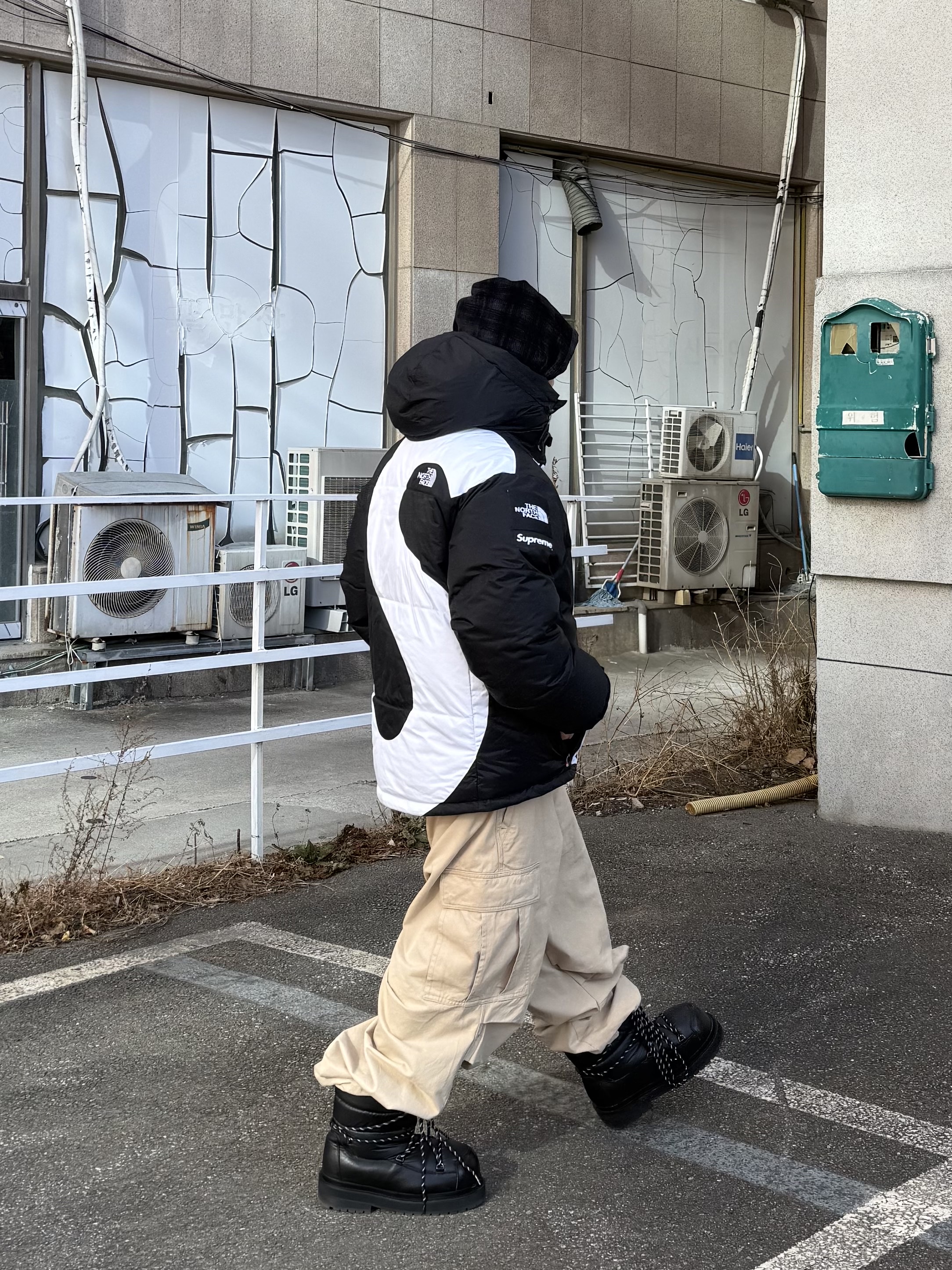 Supreme x The North Face S Logo Summit Series Himalayan Parka Black - 20FW 착용 스타일 - 4