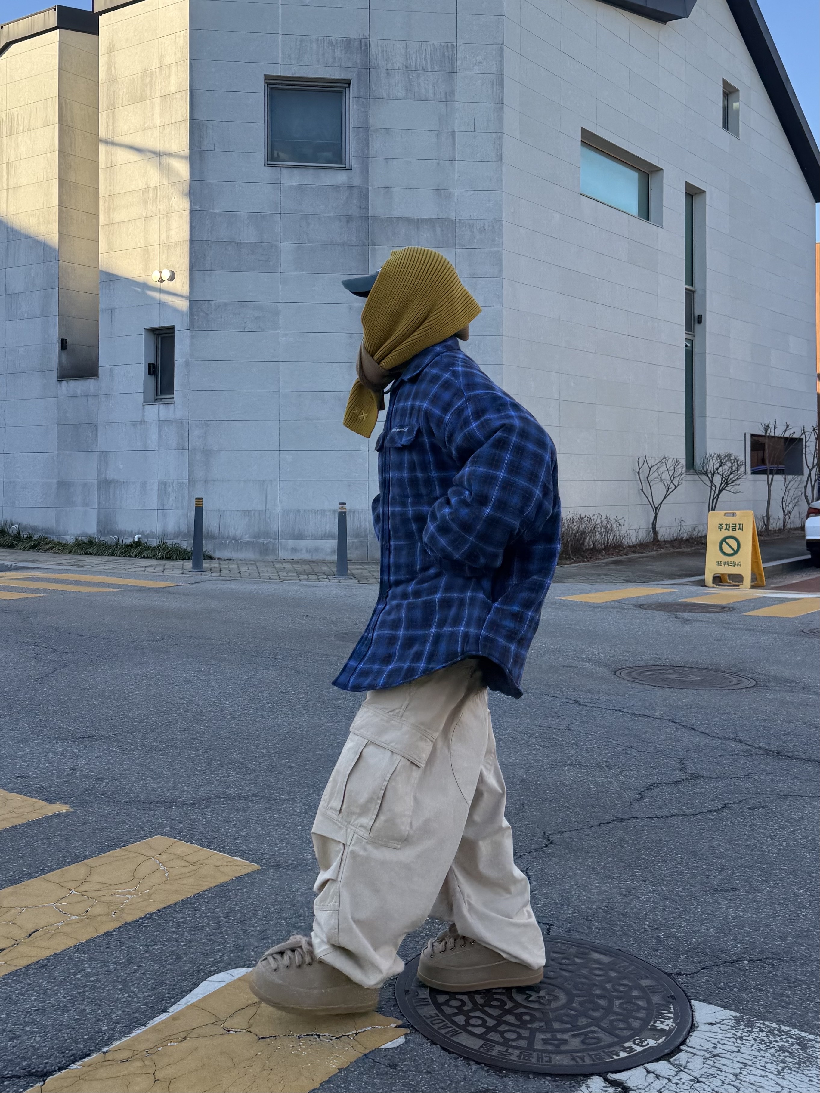 NOD Stone Washed Cargo Pants Beige, Project G/R Reversible Padded Check Shirt Navy 착용 스타일 - 1
