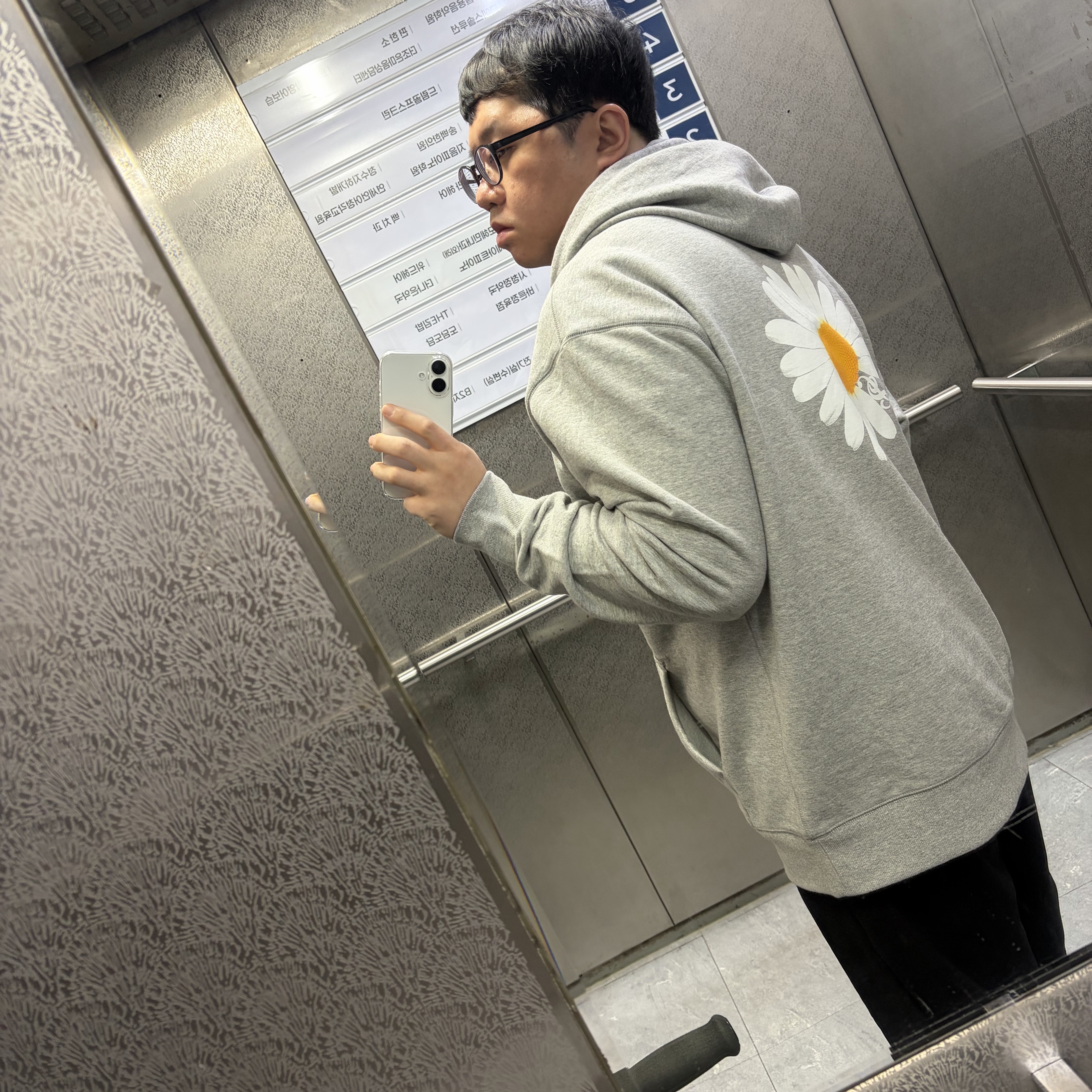 Peaceminusone x 2025 MAMA Awards Peacemamaone Zip Up Hoodie Grey, Adidas Yeezy Boost 350 V2 Black - Non-Reflective 착용 스타일 - 7