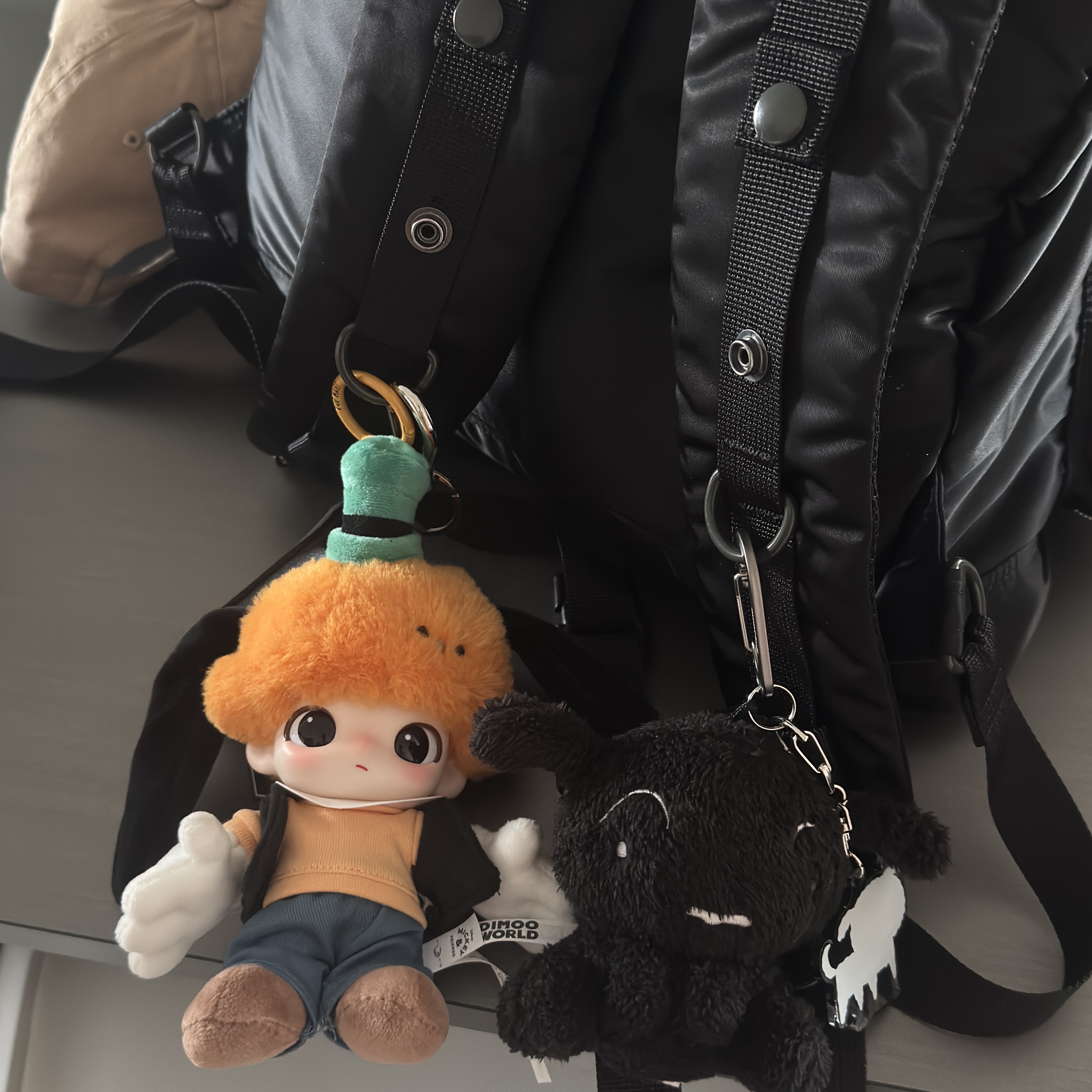 Pop Mart Pop Mart Dimoo World x Disney Series Plush Keyring Goofy's Prank (Opened Case) 착용 스타일