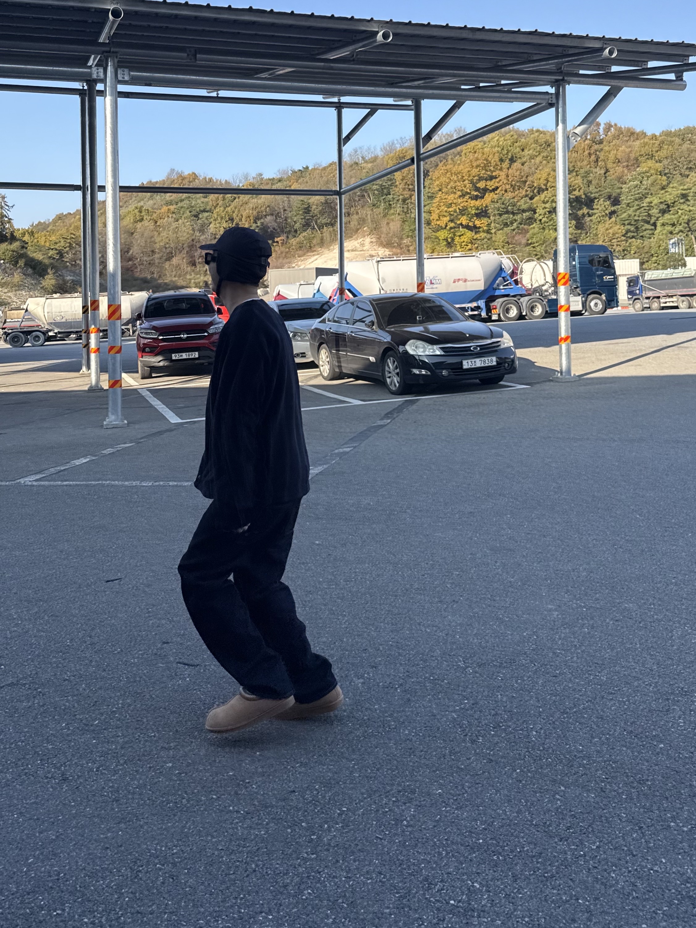 Uniqlo x Needles Fleece Oversized Cardigan Black - KR 착용 스타일 - 5