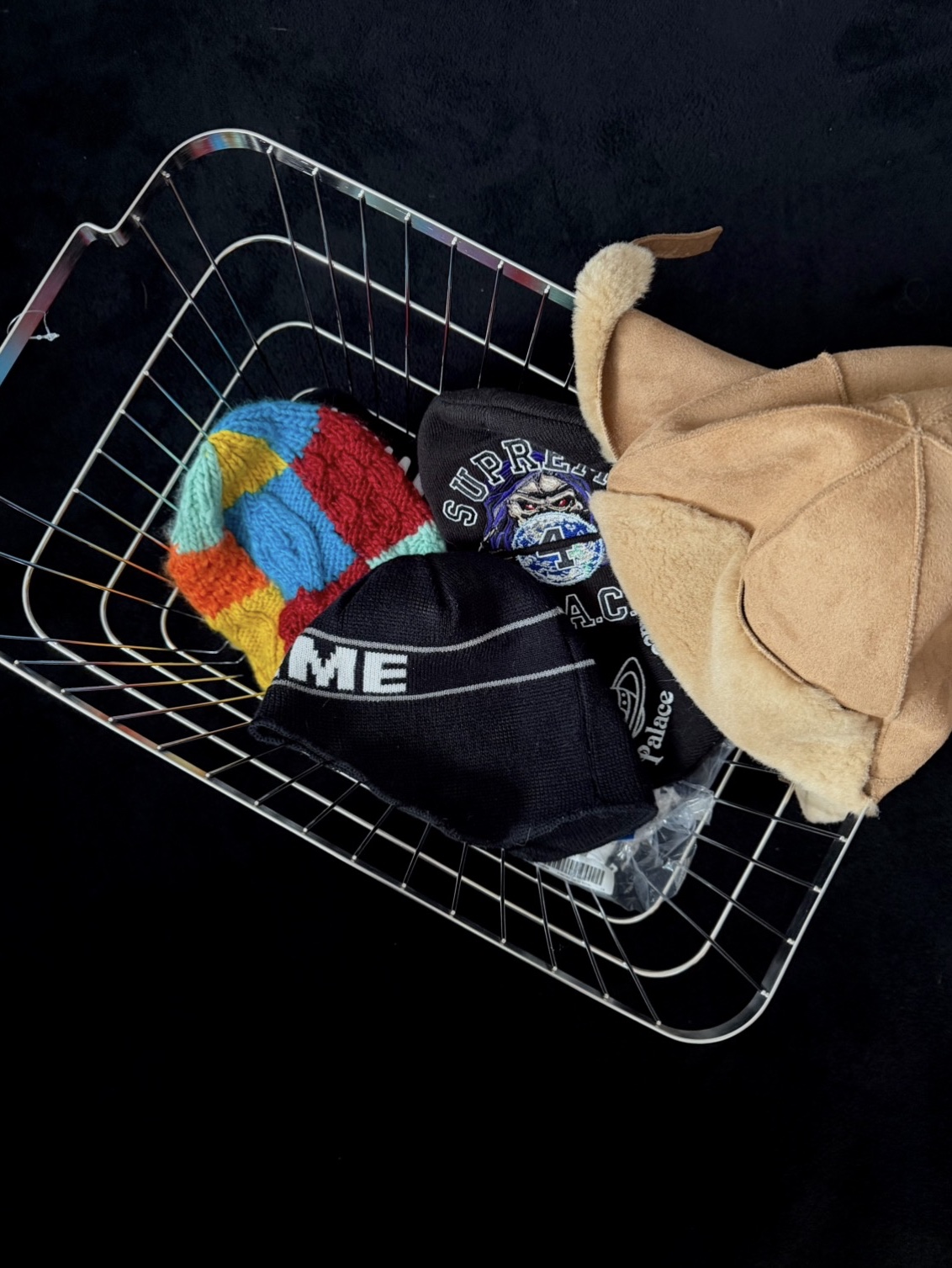 Supreme Block Knit Beanie Multicolor - 25SS, Supreme Earflap Beanie Black - 23FW 착용 스타일