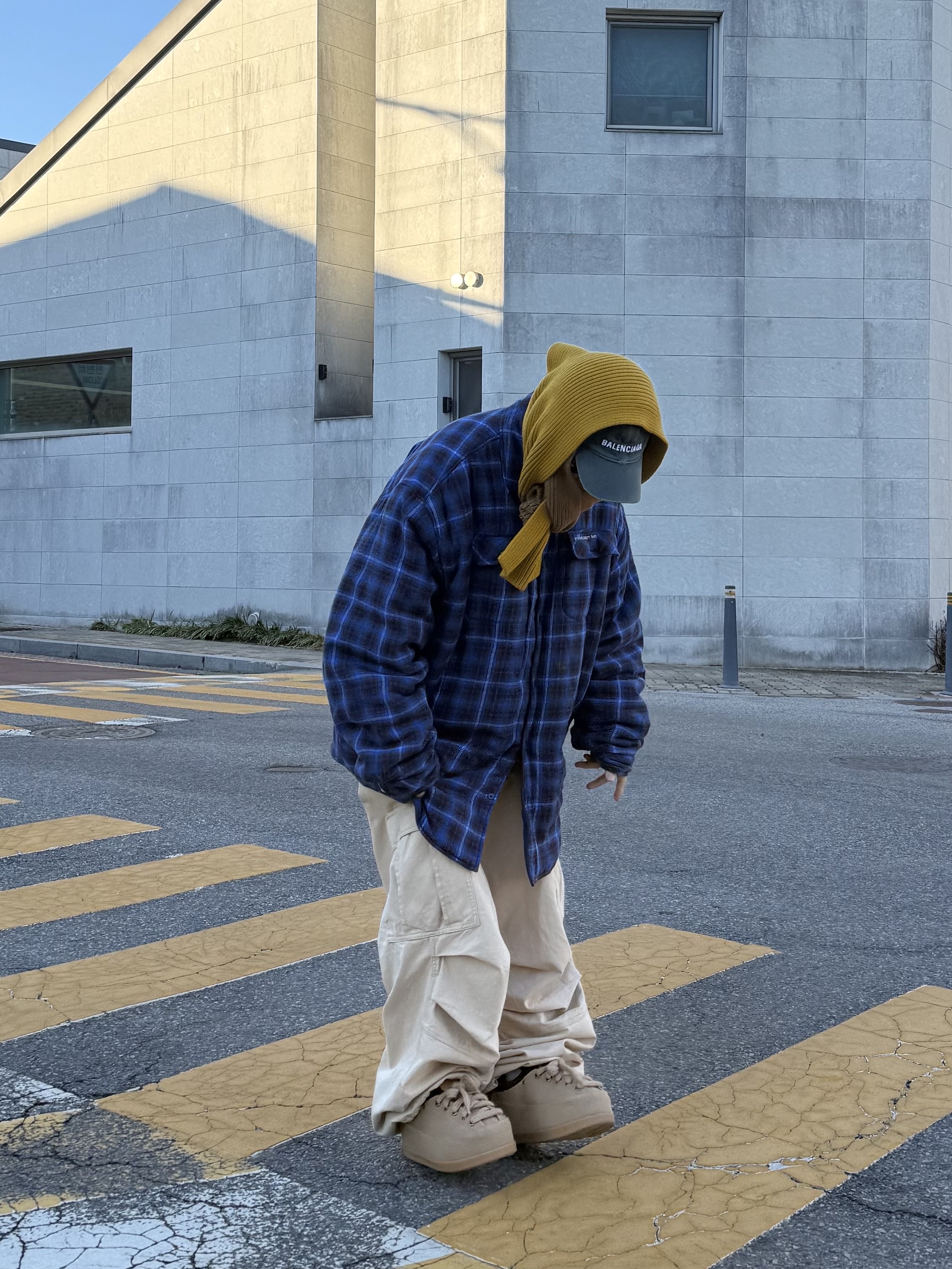 NOD Stone Washed Cargo Pants Beige, Project G/R Reversible Padded Check Shirt Navy 착용 스타일 - 4