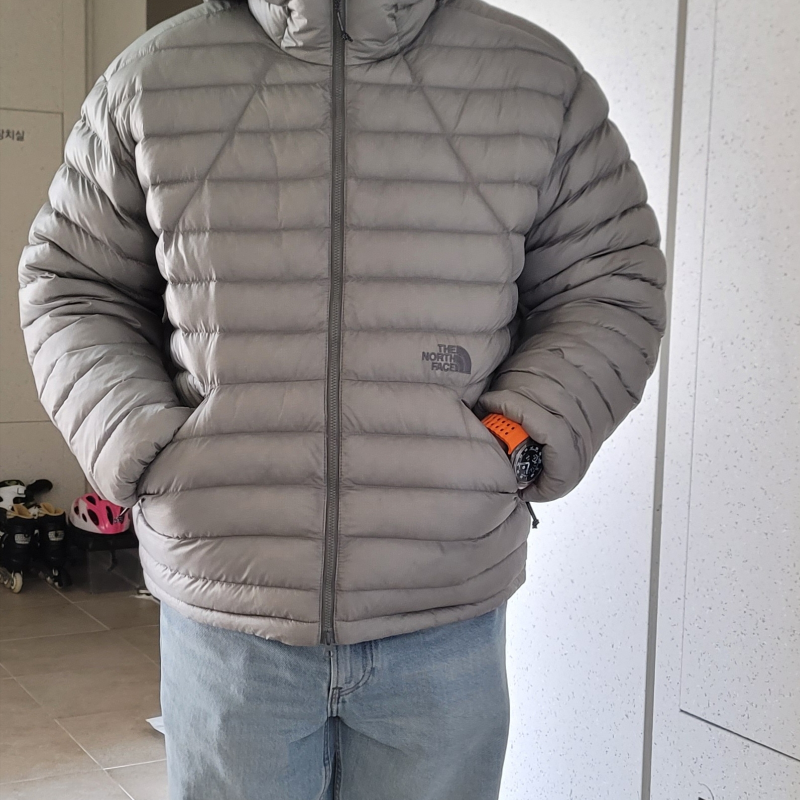The North Face Ventus On Jacket Silver 착용 스타일