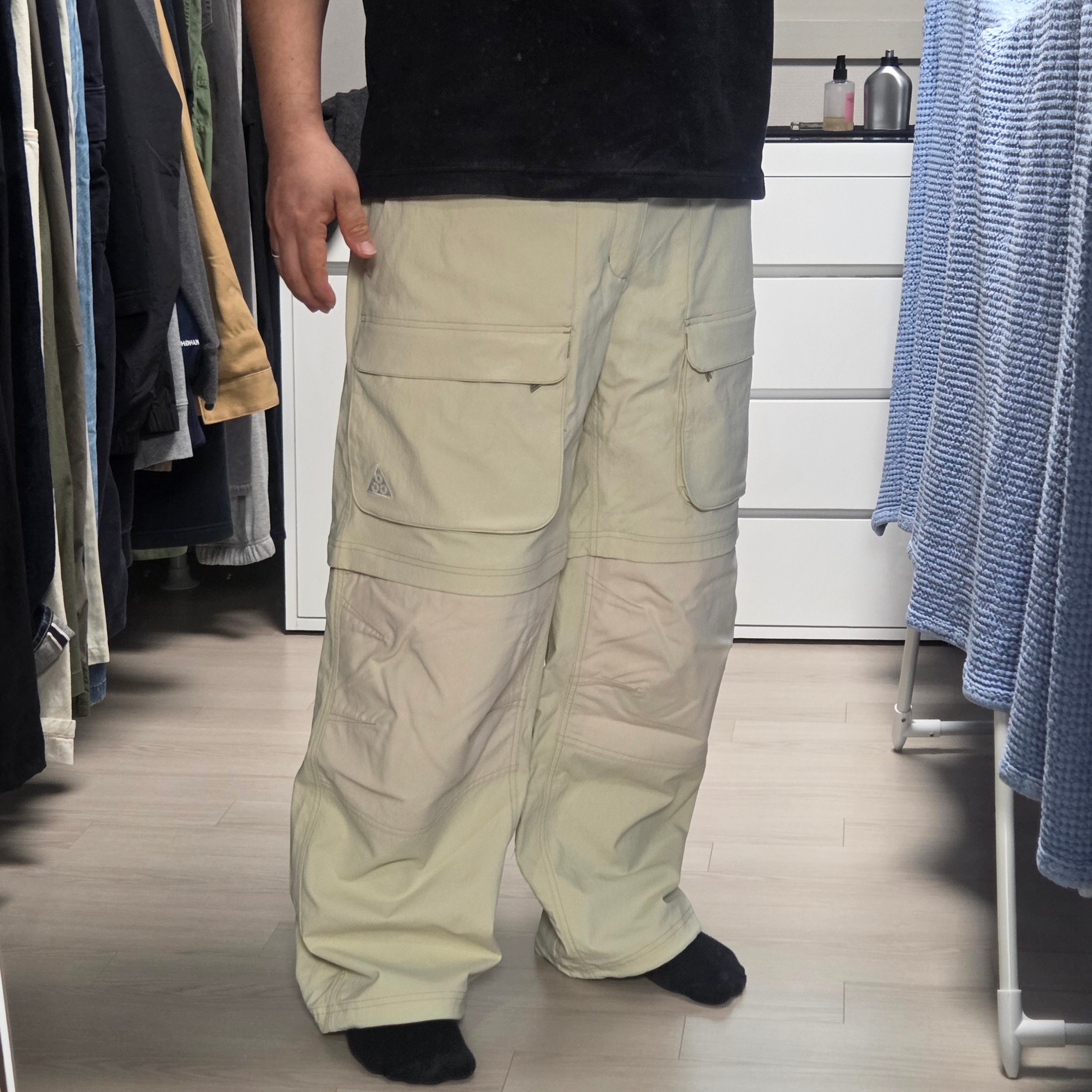 Nike ACG Smith Summit Zip Cargo Pants Light Khaki Parachute Beige - Asia 착용 스타일