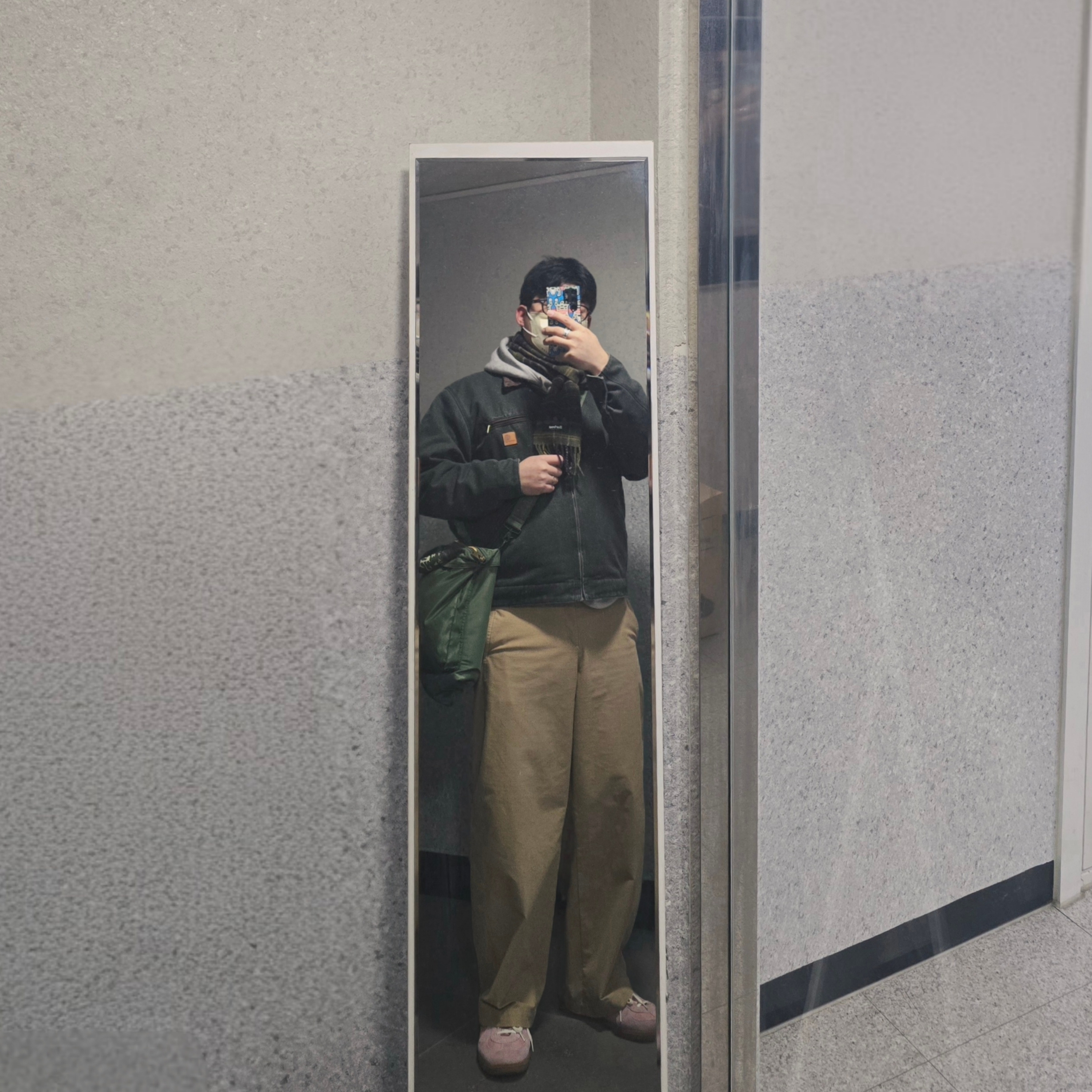 Carhartt WIP OG Detroit Jacket Olive Black Stone Canvas - Winter, Porter All New Tanker Helmet Bag Sage Green 착용 스타일 - 2
