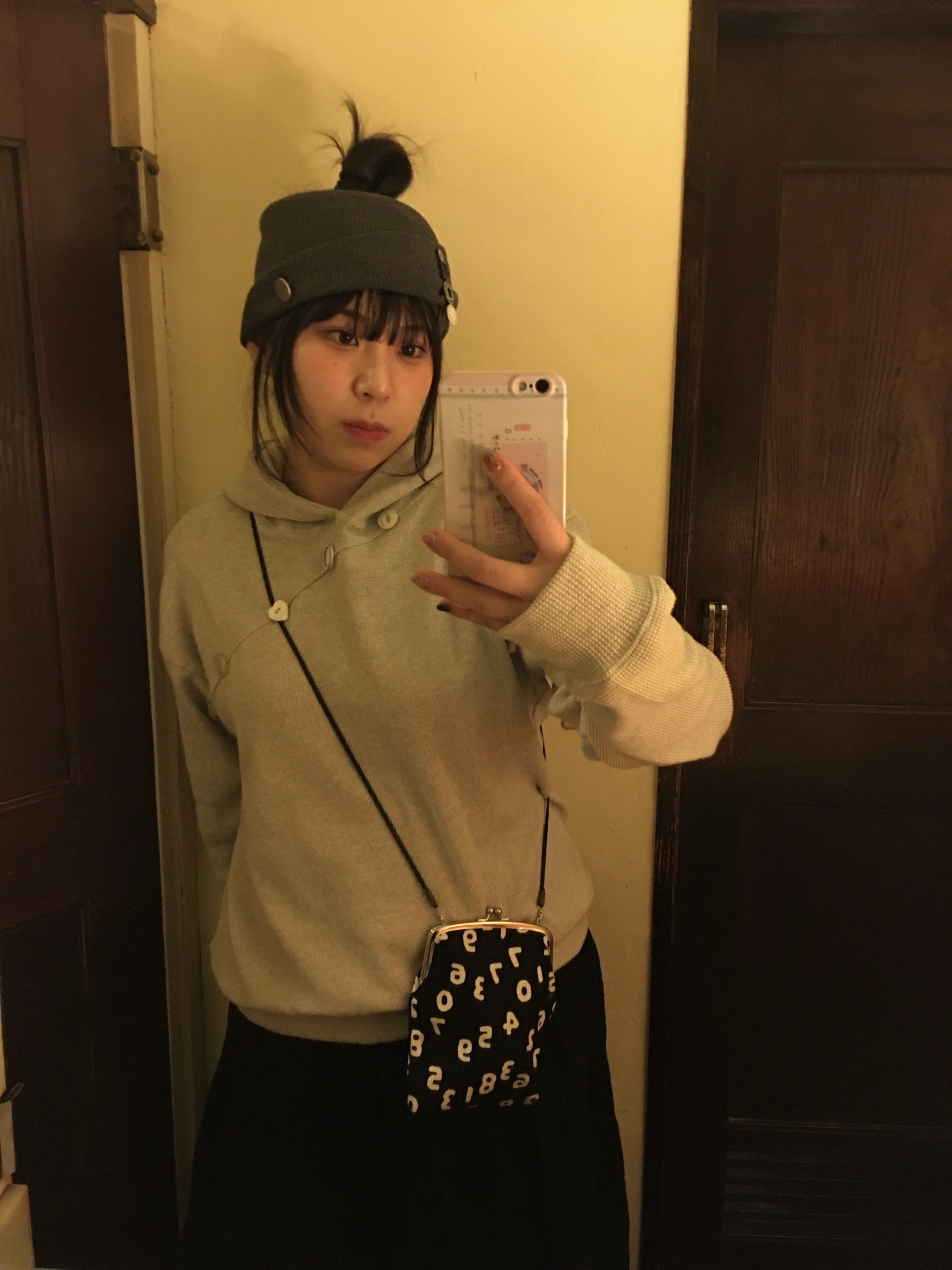 Sou Sou Canvas Soft Gamaguchi Bag Large Black (with 110cm Black Leather Strap) 착용 스타일