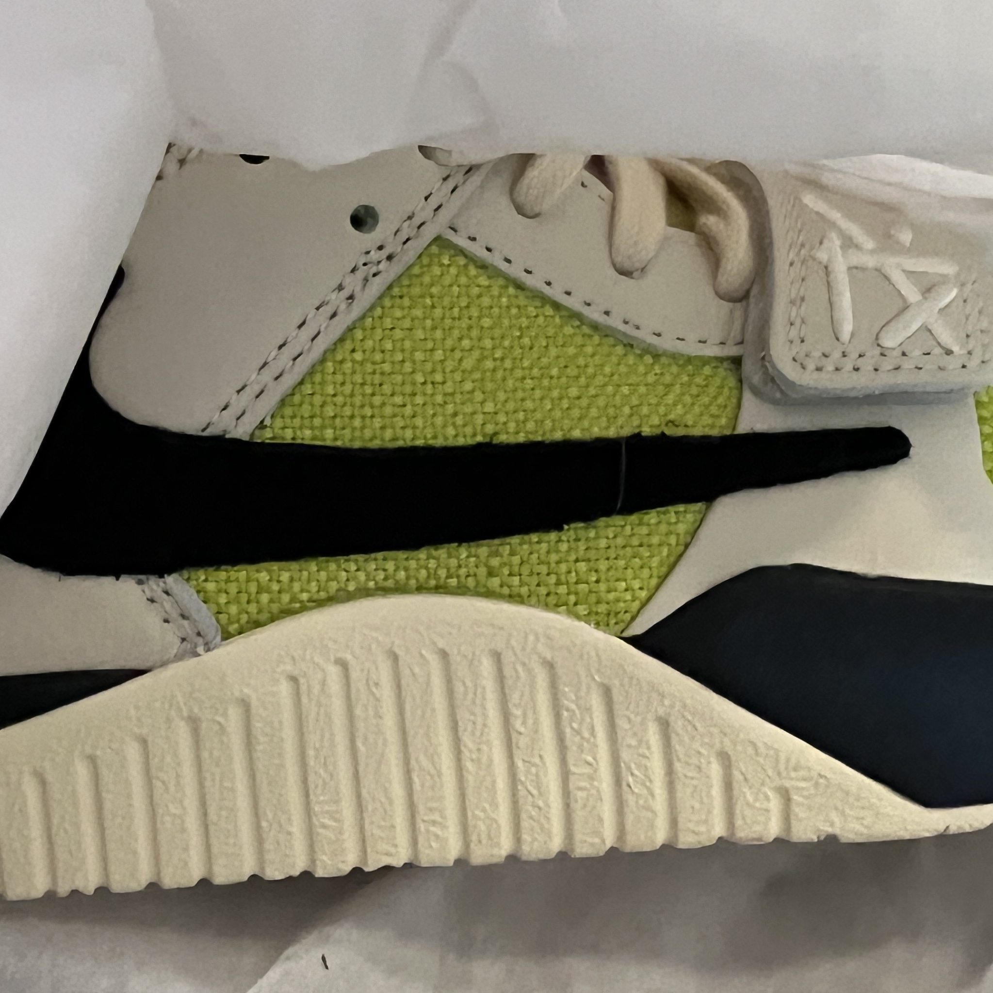Jordan x Travis Scott Jumpman Jack TR Bright Cactus 착용 스타일