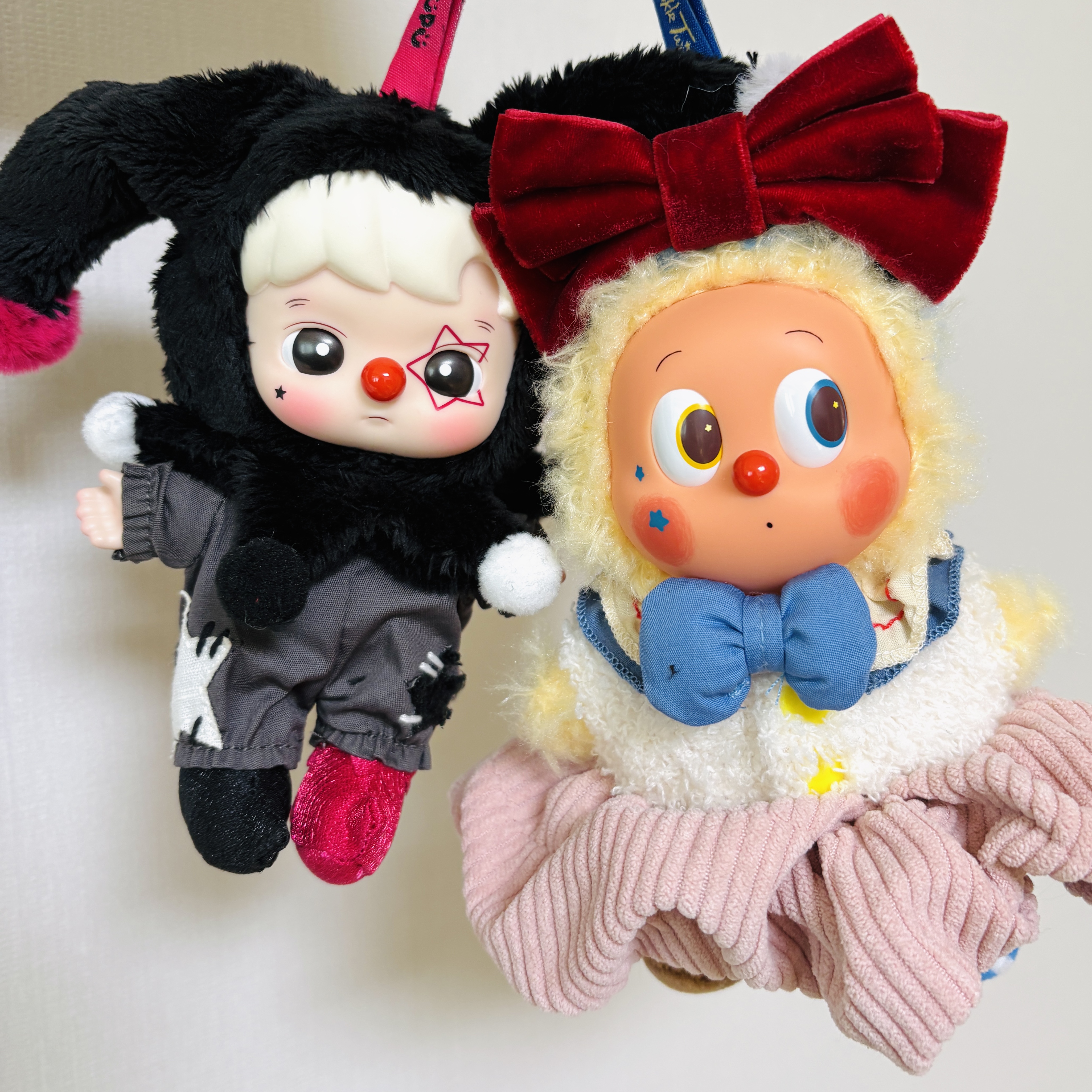 Pop Mart Why So Serious Series Vinyl Plush Pendant Rainbow Jelly Bean (Opened Case), Pop Mart Why So Serious Series Vinyl Plush Pendant Shadow Joker (Opened Case) 착용 스타일