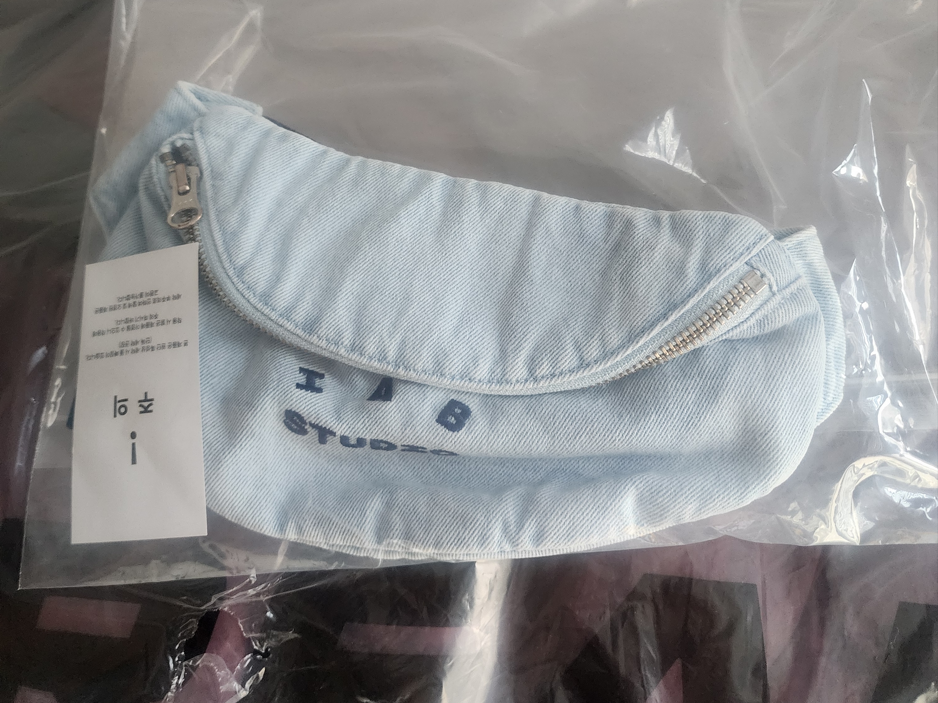 IAB Studio Denim Hip Sack Blue 착용 스타일
