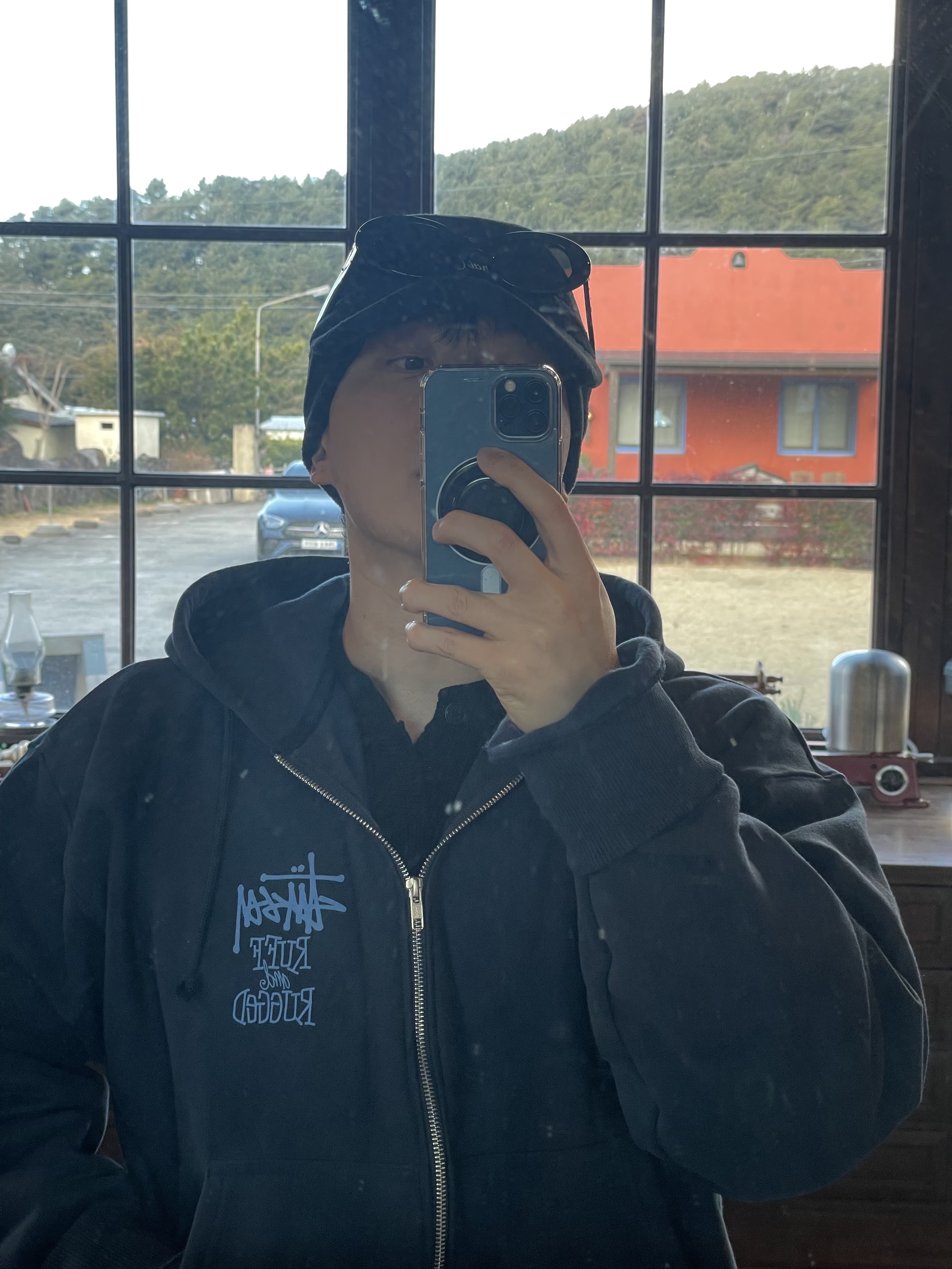 Stussy Well Suited Zip Hoodie Navy, Gentle Monster x Maison Margiela MM004 Black Black 착용 스타일 - 3