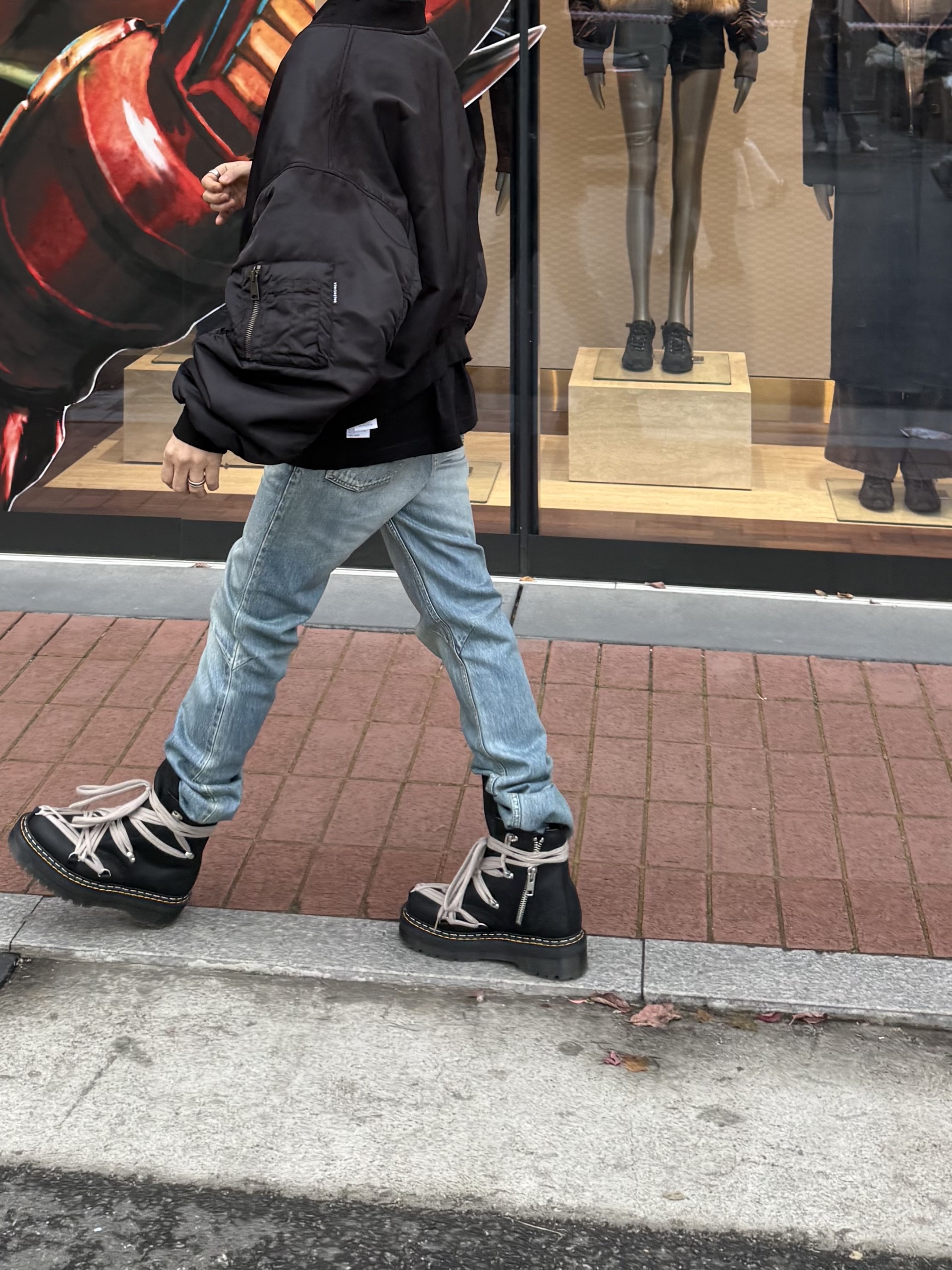 Dr. Martens x Rick Owens 1460 Quad Sole Mega Lace Boots Black 착용 스타일 - 4