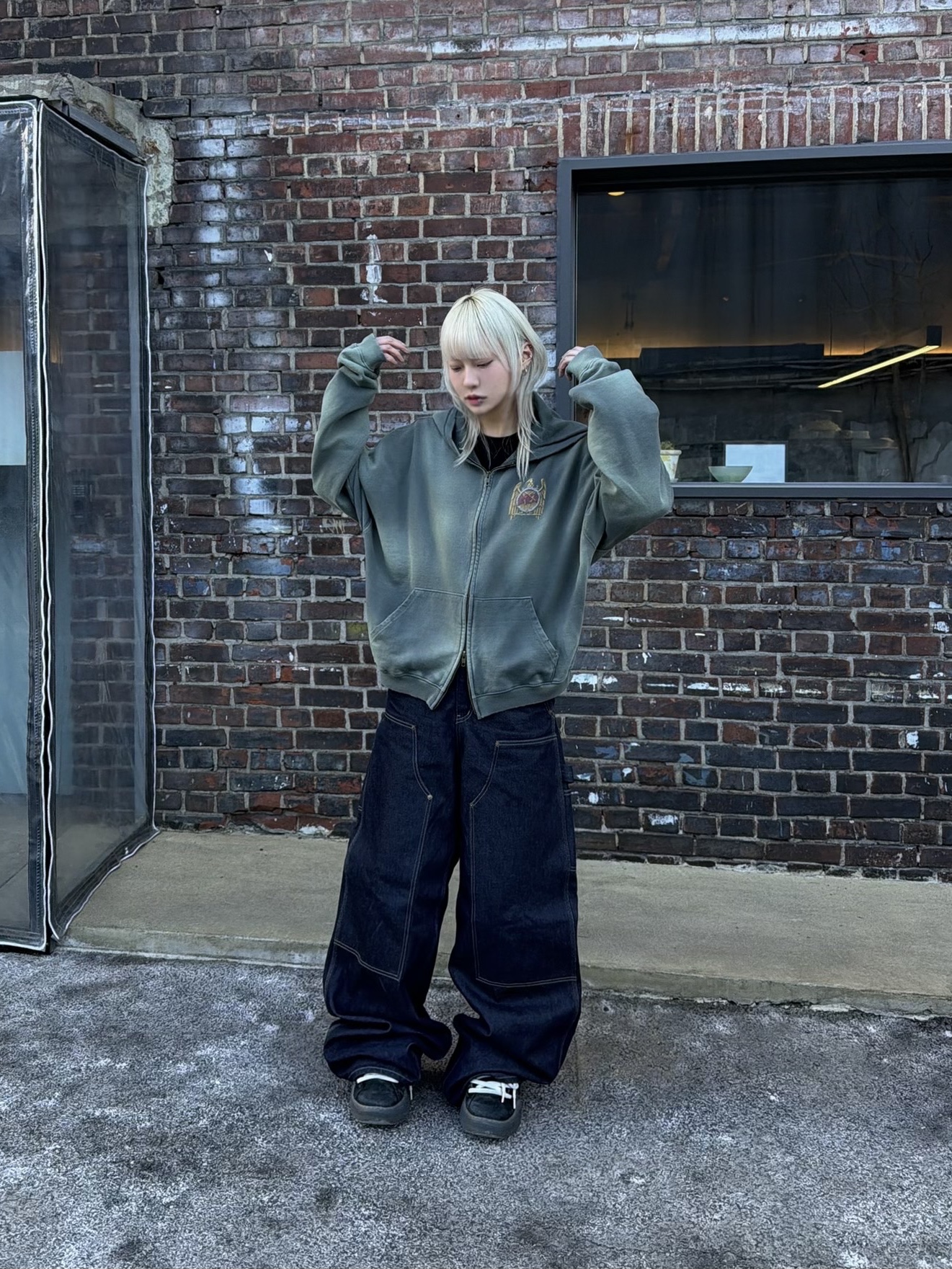 SLAYER Undermycar Gold Eagle Vintage Washed Zipped Hoodie Khaki 착용 스타일 - 4