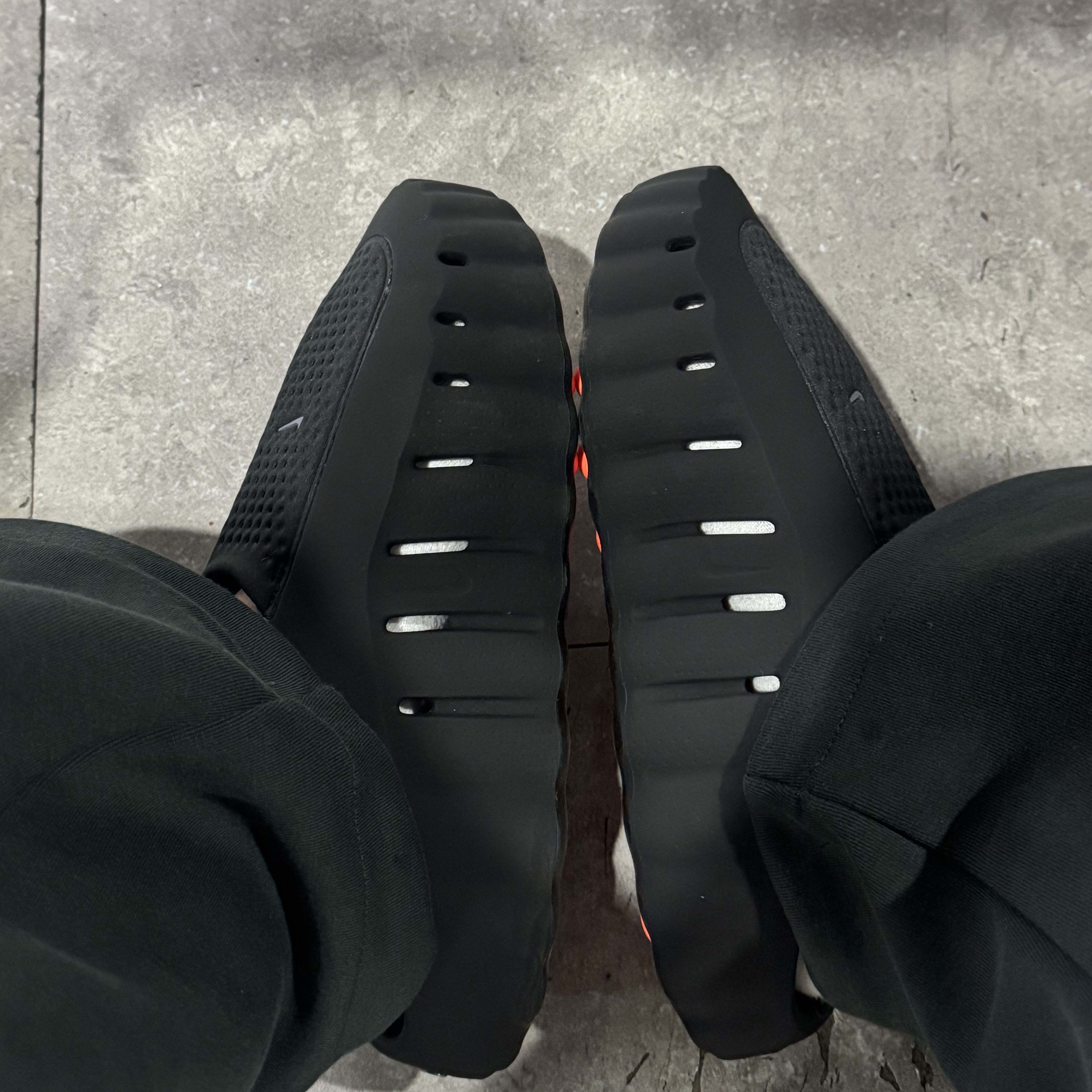 Nike Mind 001 Black Chrome 착용 스타일 - 2