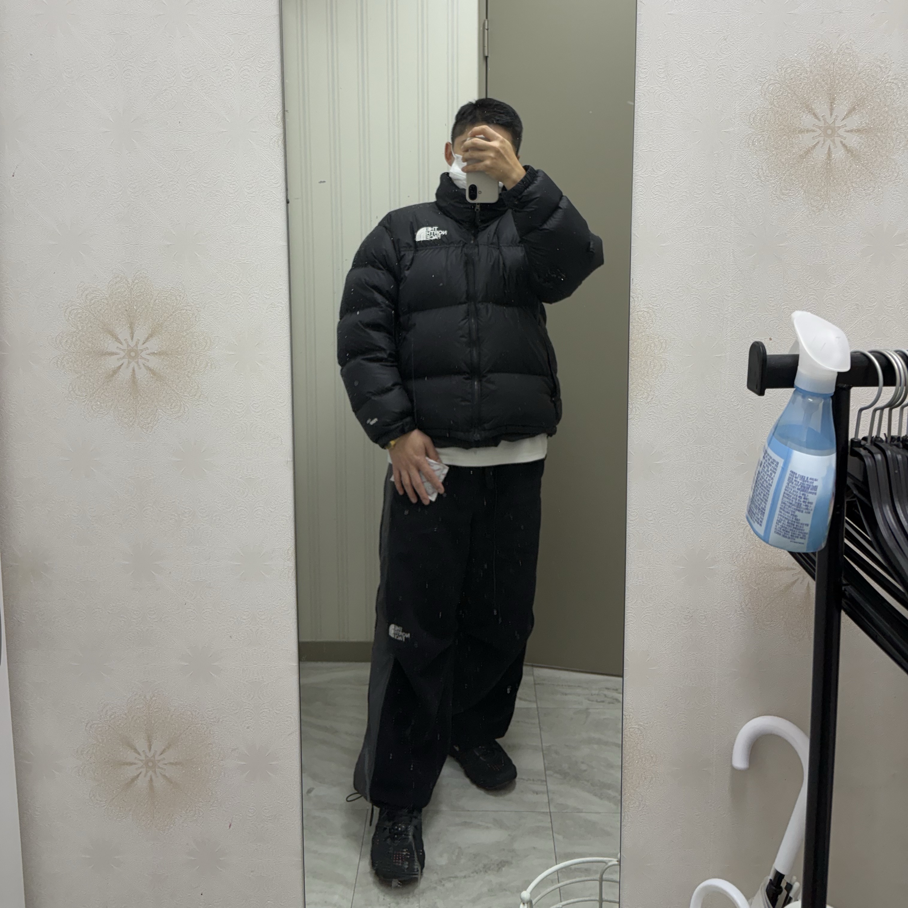 The North Face 1996 Retro Nuptse Down Jacket TNF Black, The North Face Banff Fleece Pants Black 착용 스타일