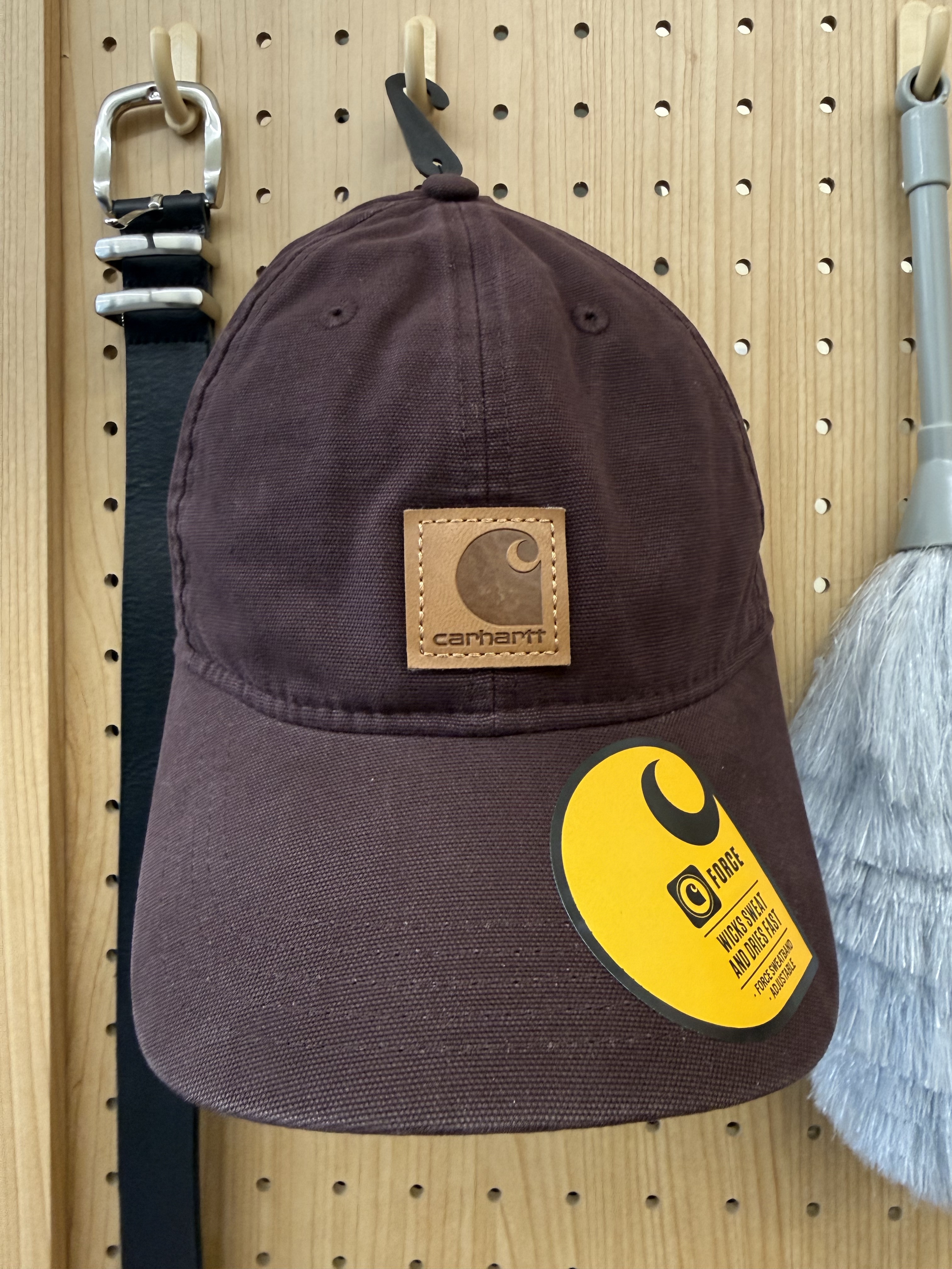 Carhartt Canvas Cap Blackberry 착용 스타일 - 1