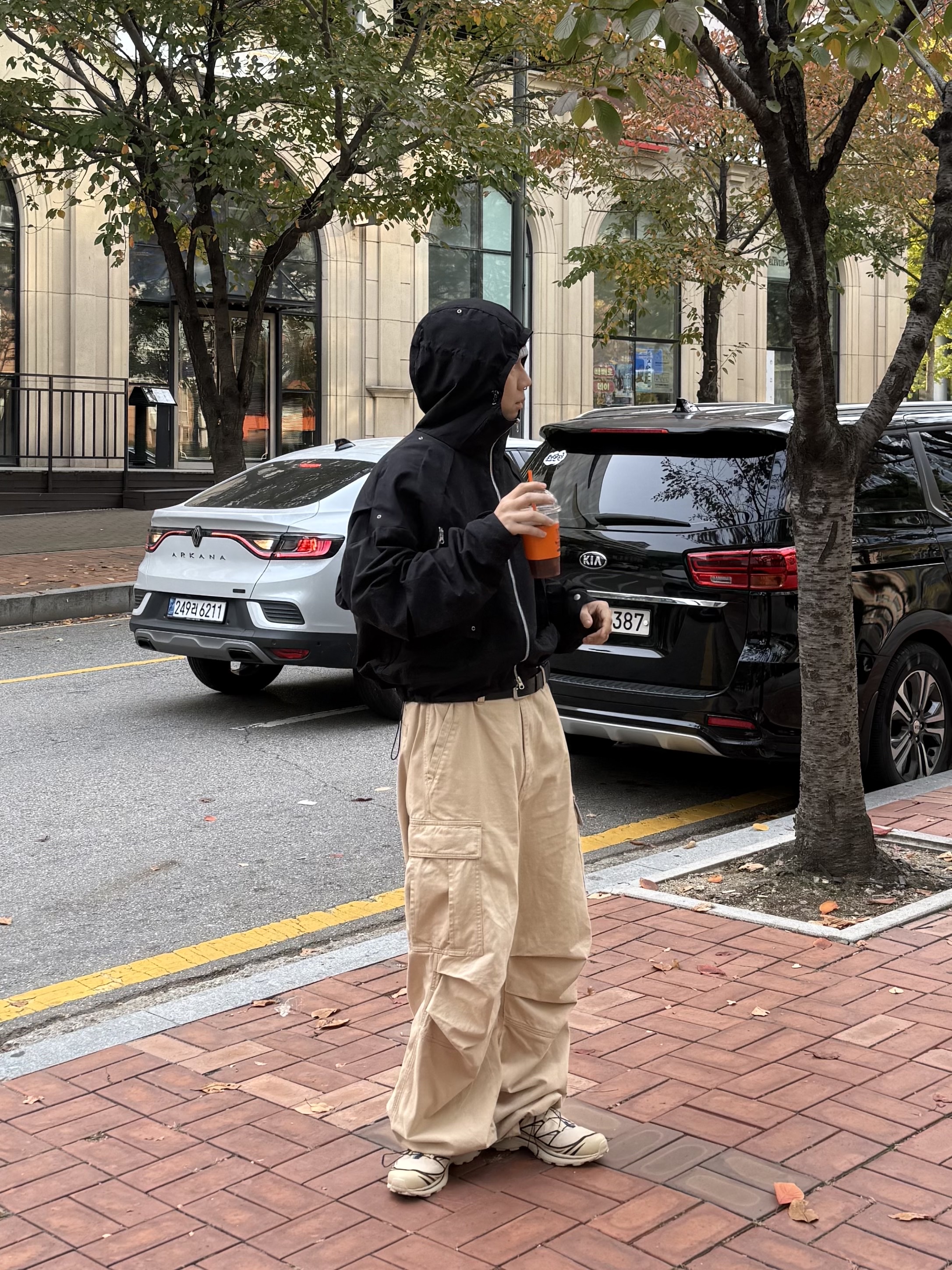 Salomon XT-6 GTX Safari Black 착용 스타일 - 2