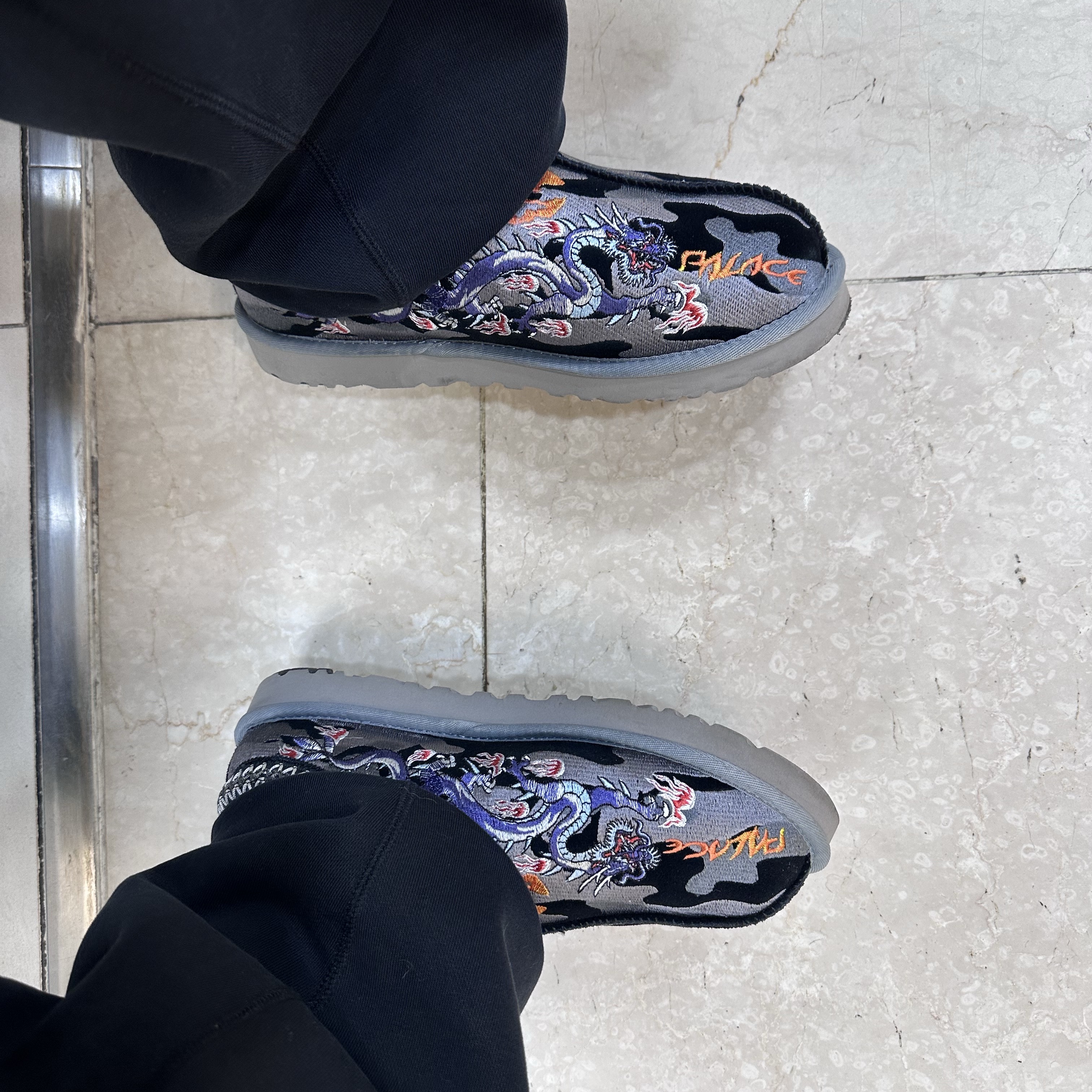 UGG x Palace Tasman Slipper Black Camo 착용 스타일
