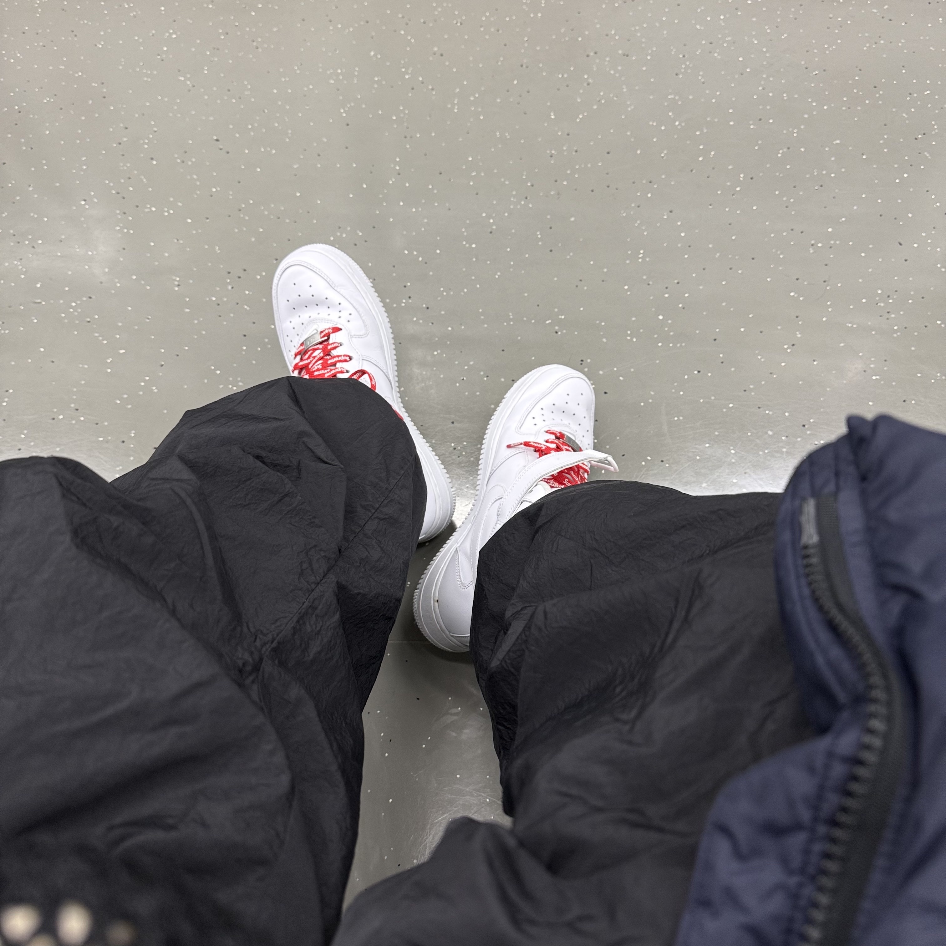 Nike x Supreme Air Force 1 Mid White, Supreme Mesh Small Backpack Black - 23SS 착용 스타일 - 2