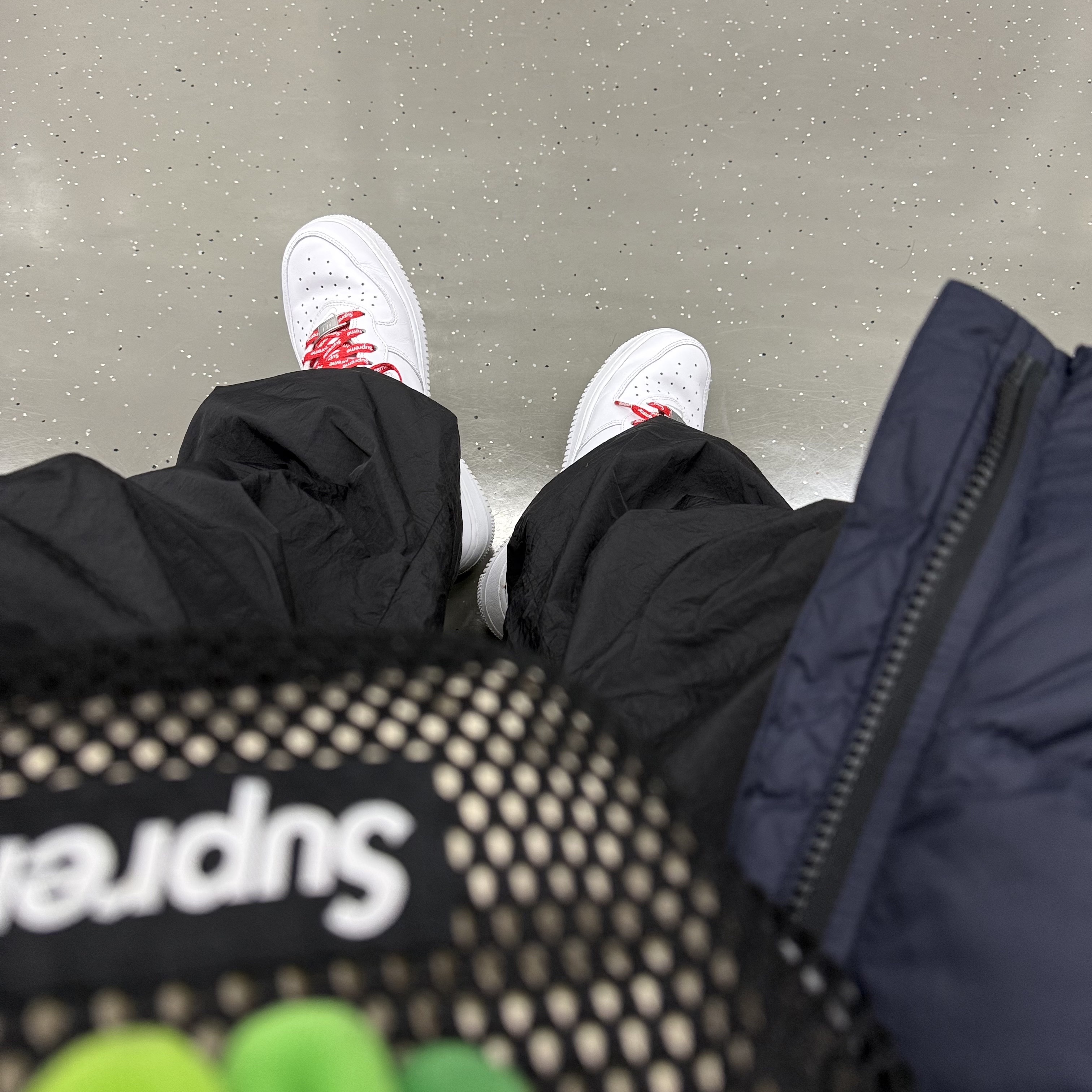 Nike x Supreme Air Force 1 Mid White, Supreme Mesh Small Backpack Black - 23SS 착용 스타일 - 3