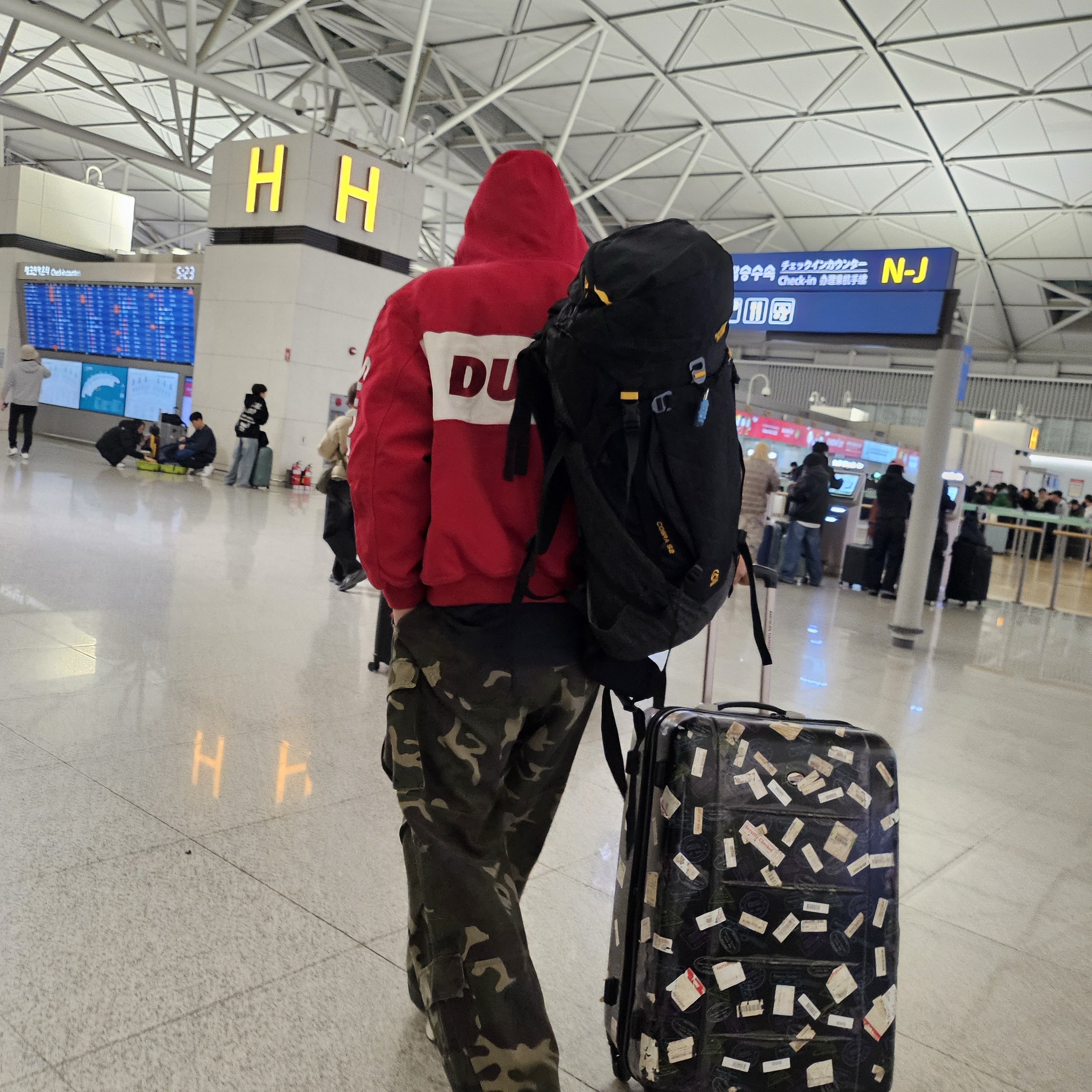 Supreme x Ducati Hooded Racing Jacket Red - 24SS, Flavorism VTG Washed Cargo Pants Washed Camo 착용 스타일