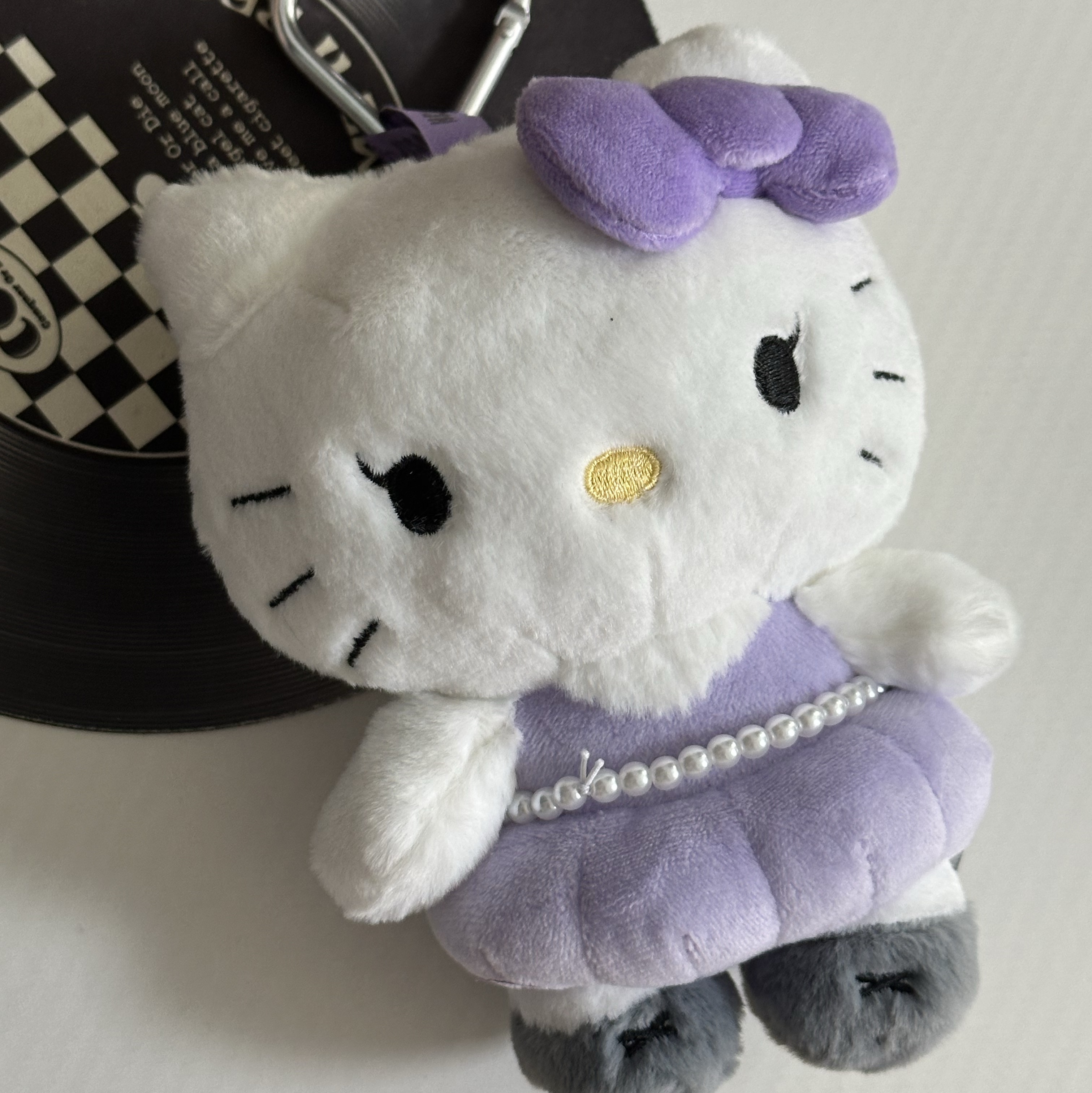 HELLO KITTY x JISOO Random Plush Keychain (1 Blind Box) 착용 스타일