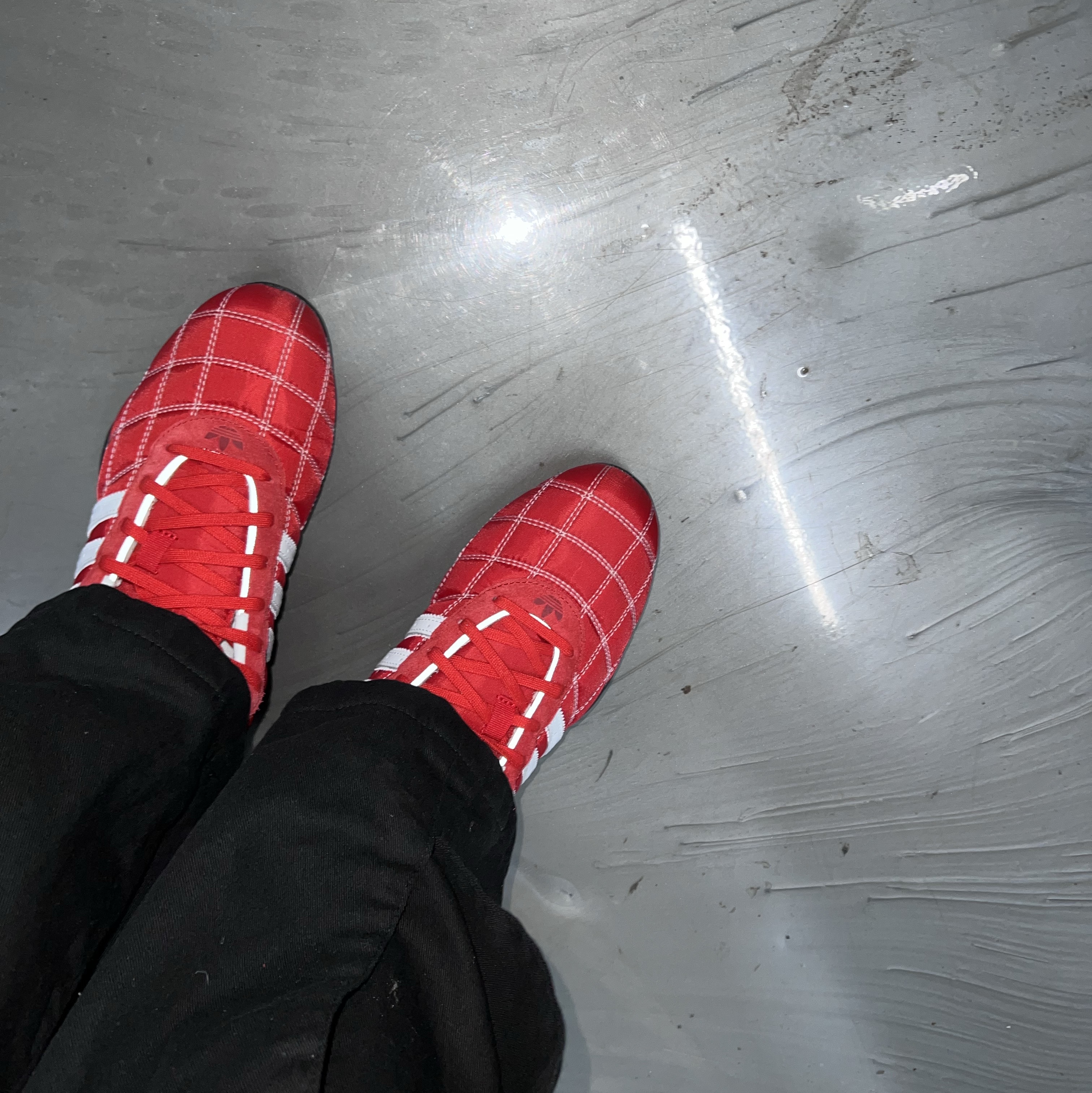 Adidas Originals Adiracer LO Better Scarlet Cloud White 착용 스타일 - 2
