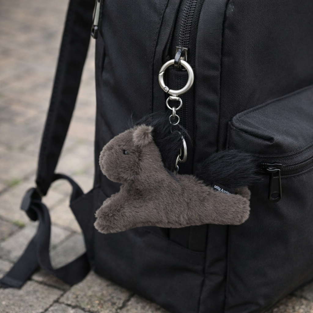 Millo Archive 2026 Memorable Horse Keyring Charcoal 착용 스타일