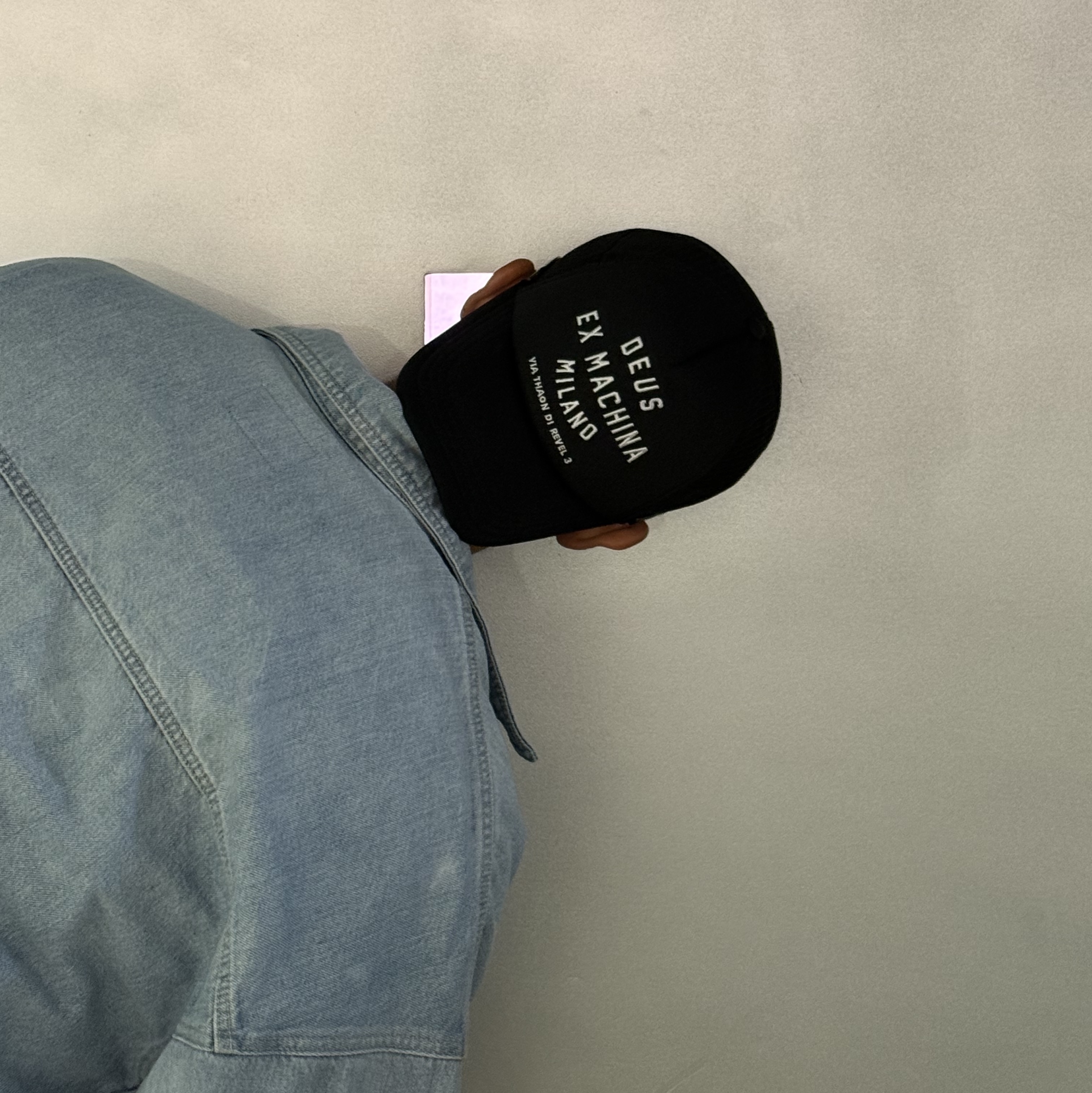Deus Ex Machina Milano Adderess Trucker Cap Black 착용 스타일