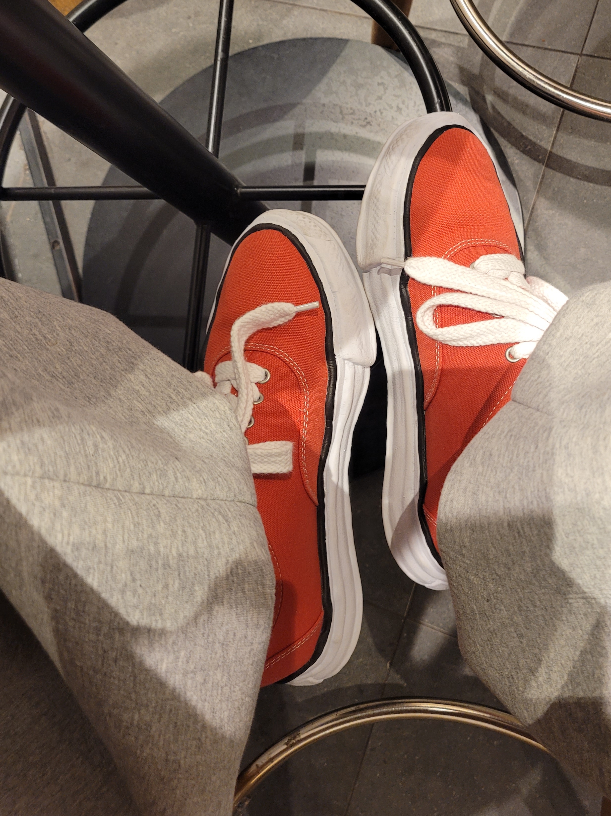 Maison Mihara Yasuhiro Baker OG Sole Canvas Low Cut Sneakers Red 착용 스타일